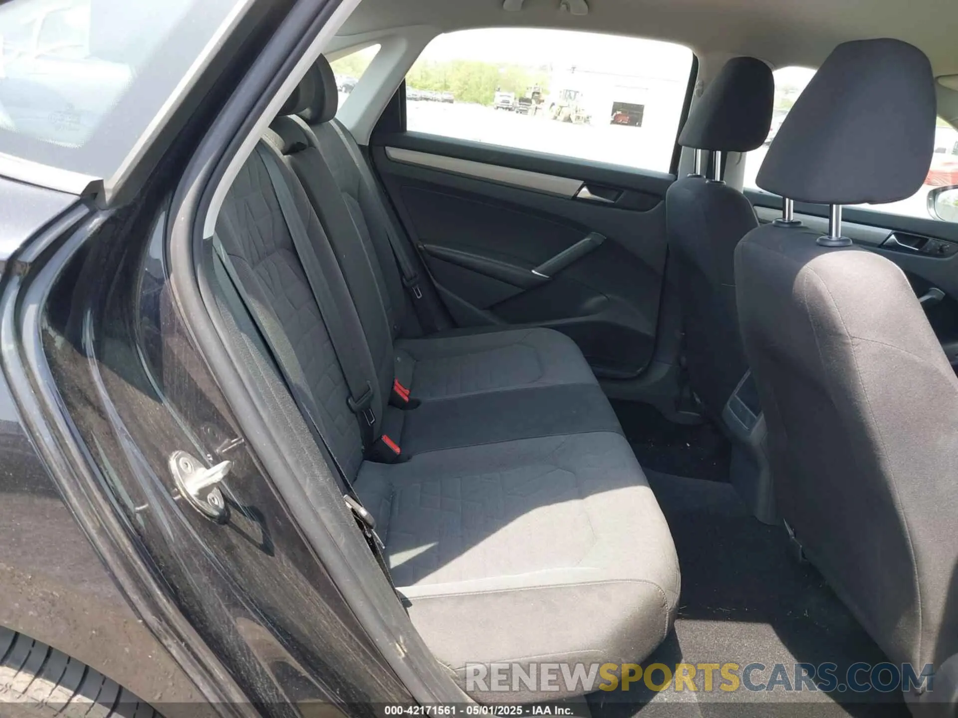 8 fotografías del automóvil dañado 1VWAA7A33MC005648 VOLKSWAGEN PASSAT 2021