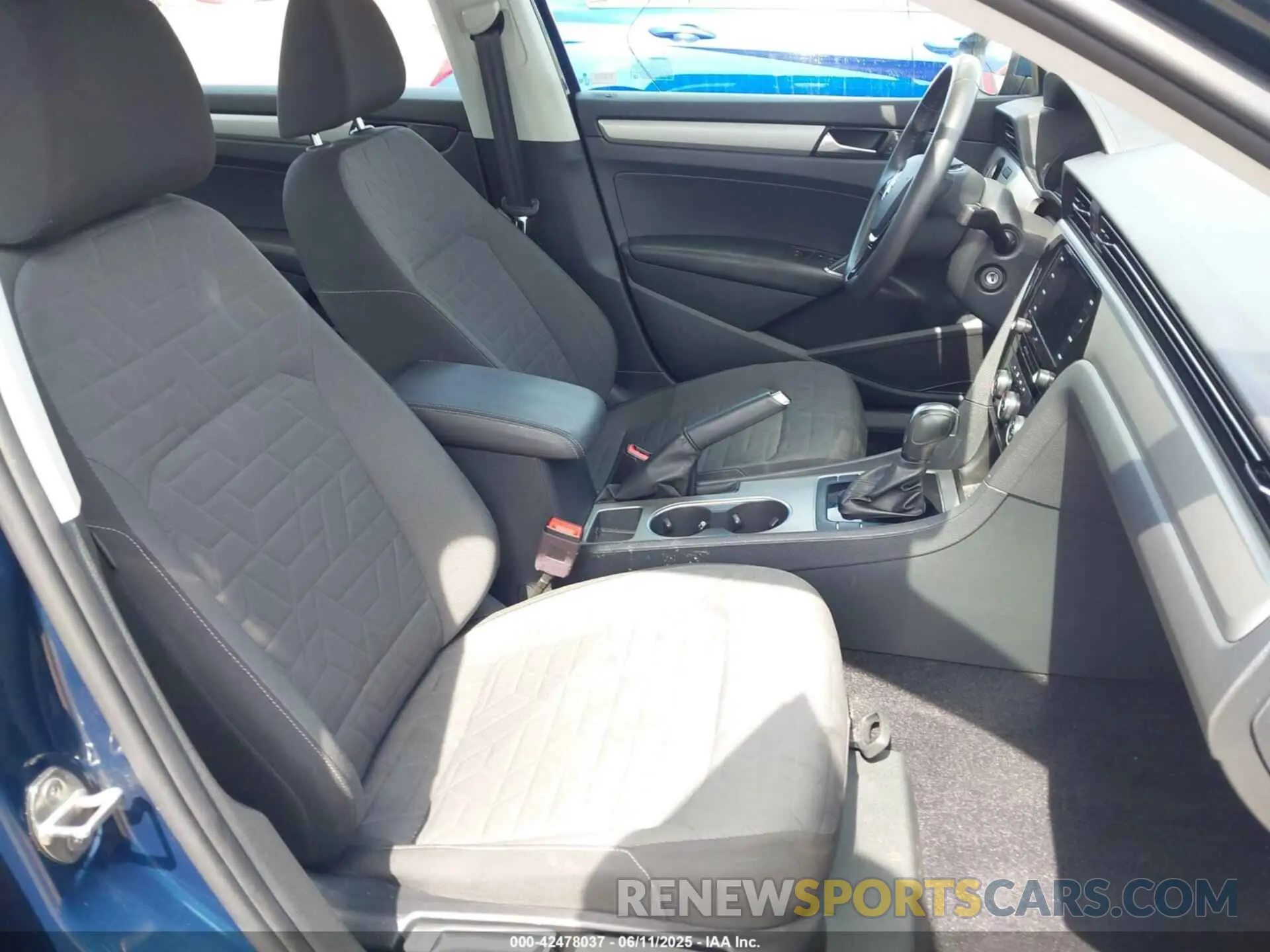 5 fotografías del automóvil dañado 1VWAA7A34MC015699 VOLKSWAGEN PASSAT 2021