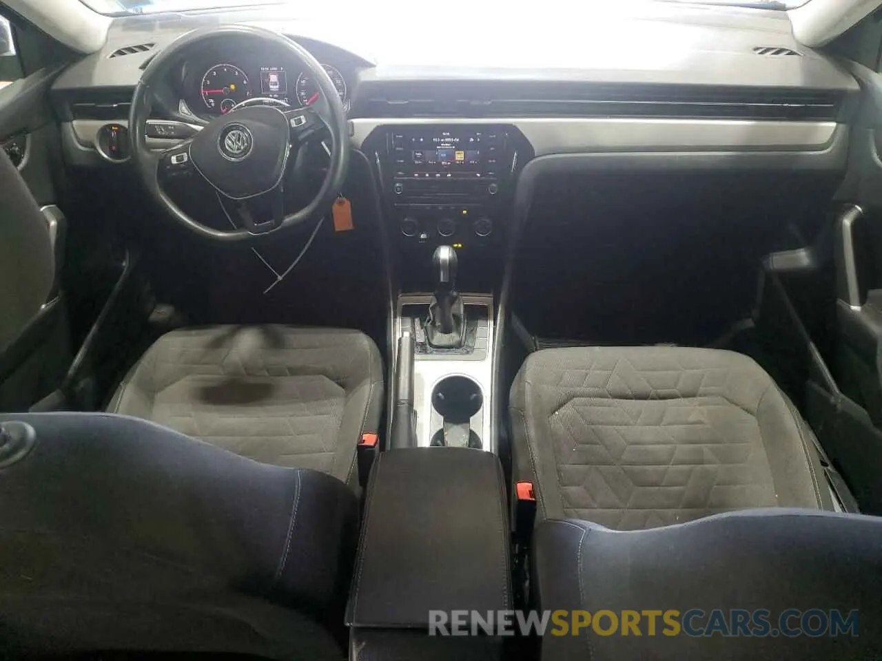 8 fotografías del automóvil dañado 1VWAA7A36MC014084 VOLKSWAGEN PASSAT 2021