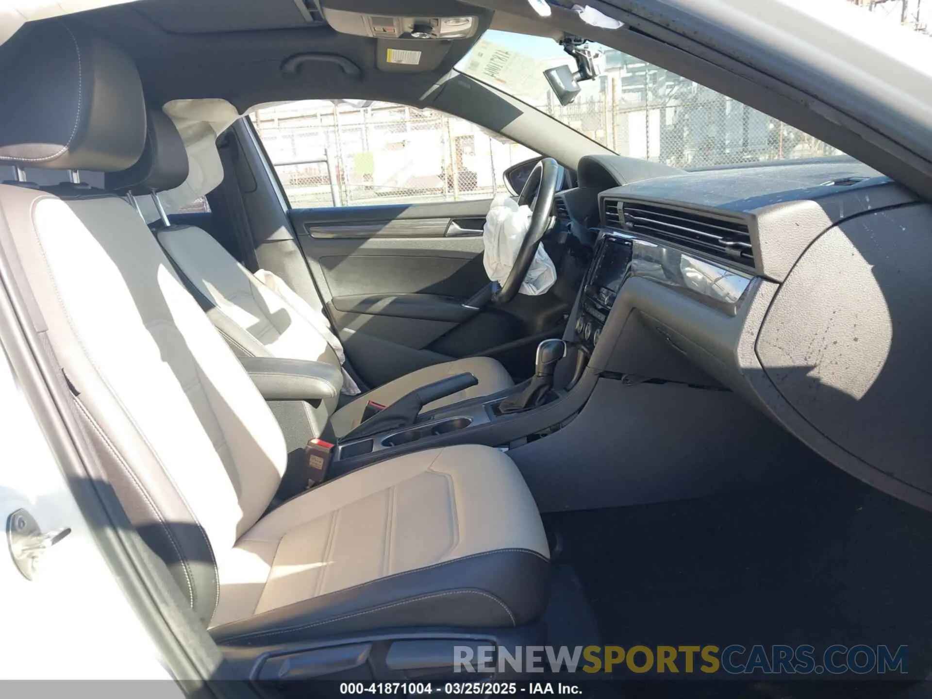 5 fotografías del automóvil dañado 1VWMA7A38MC007750 VOLKSWAGEN PASSAT 2021