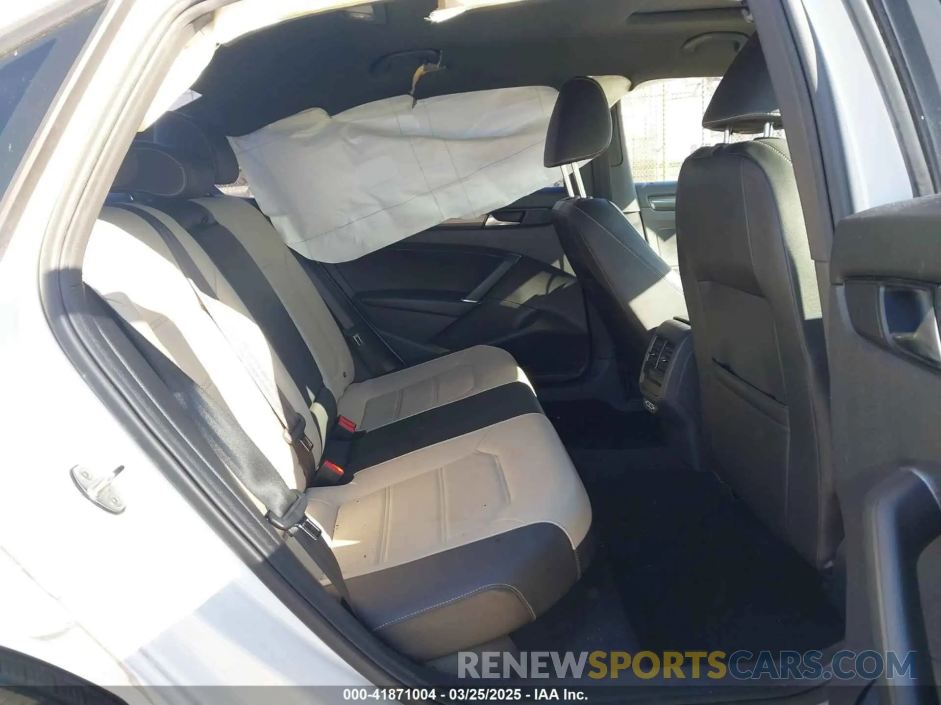 8 fotografías del automóvil dañado 1VWMA7A38MC007750 VOLKSWAGEN PASSAT 2021