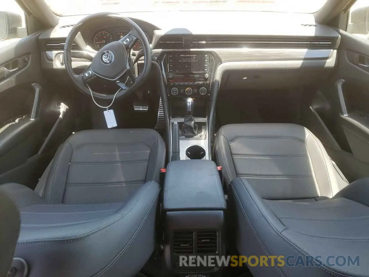 8 fotografías del automóvil dañado 1VWMA7A39MC015355 VOLKSWAGEN PASSAT 2021