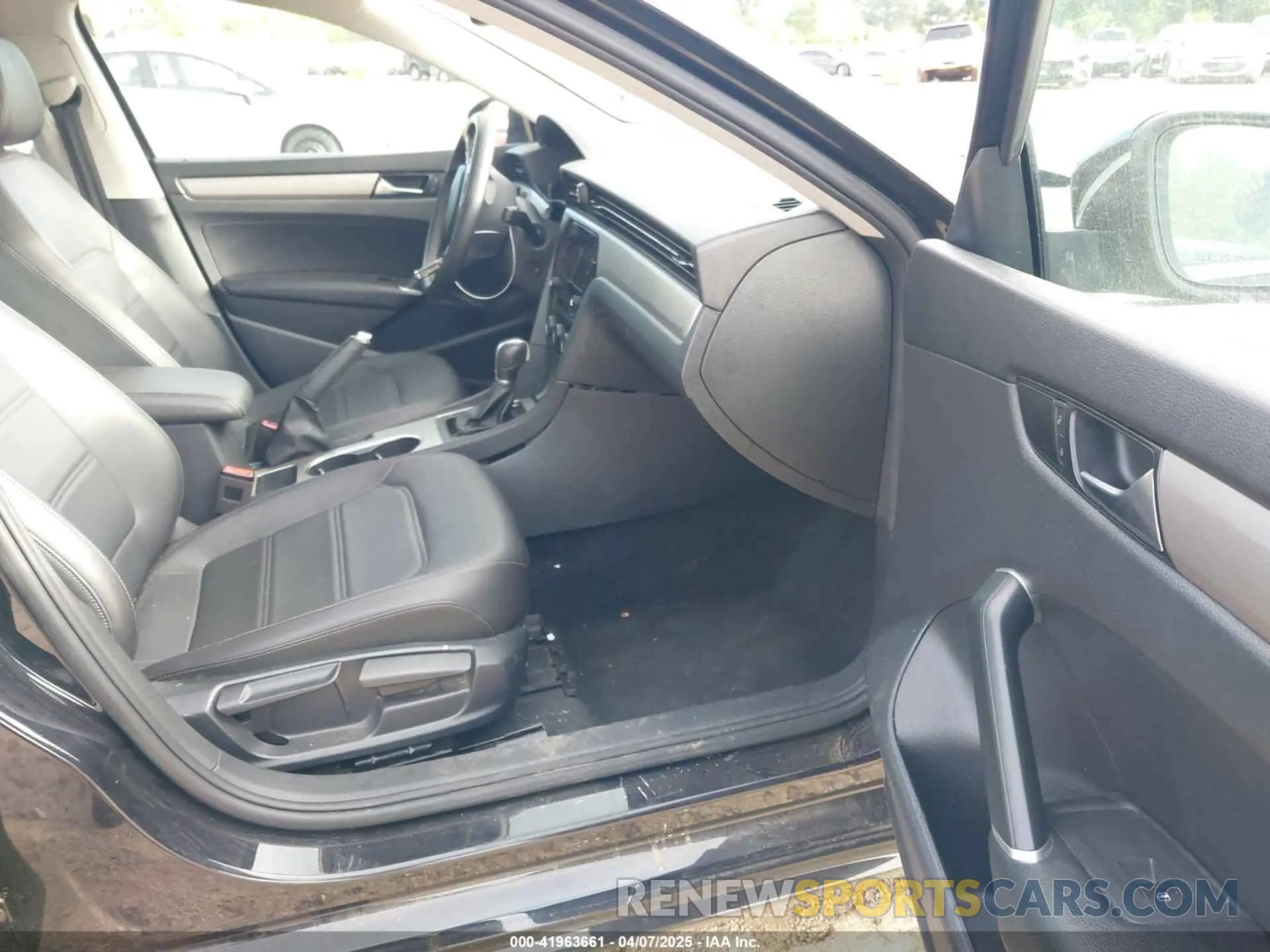 5 fotografías del automóvil dañado 1VWSA7A30MC001044 VOLKSWAGEN PASSAT 2021