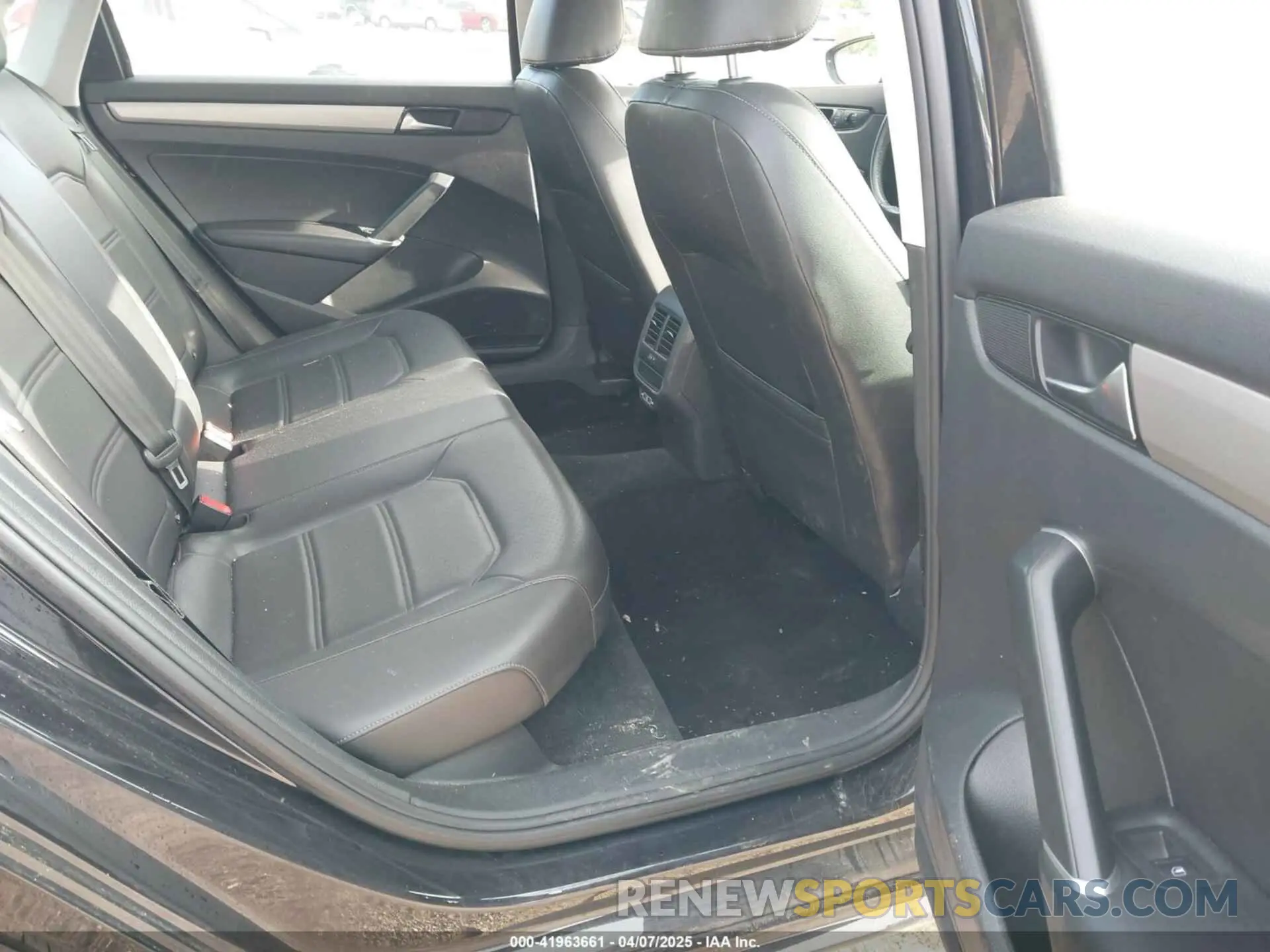 8 fotografías del automóvil dañado 1VWSA7A30MC001044 VOLKSWAGEN PASSAT 2021