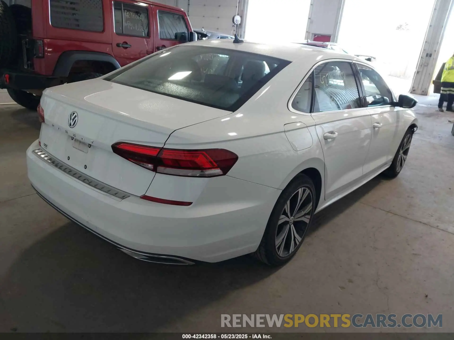 4 fotografías del automóvil dañado 1VWSA7A30MC014179 VOLKSWAGEN PASSAT 2021
