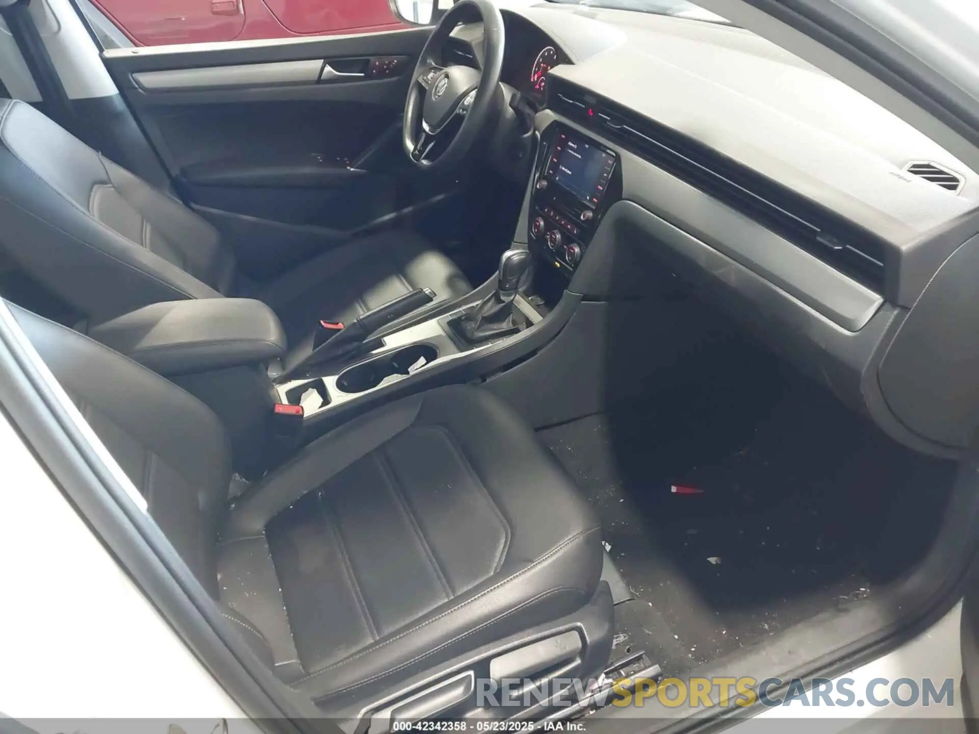 5 fotografías del automóvil dañado 1VWSA7A30MC014179 VOLKSWAGEN PASSAT 2021