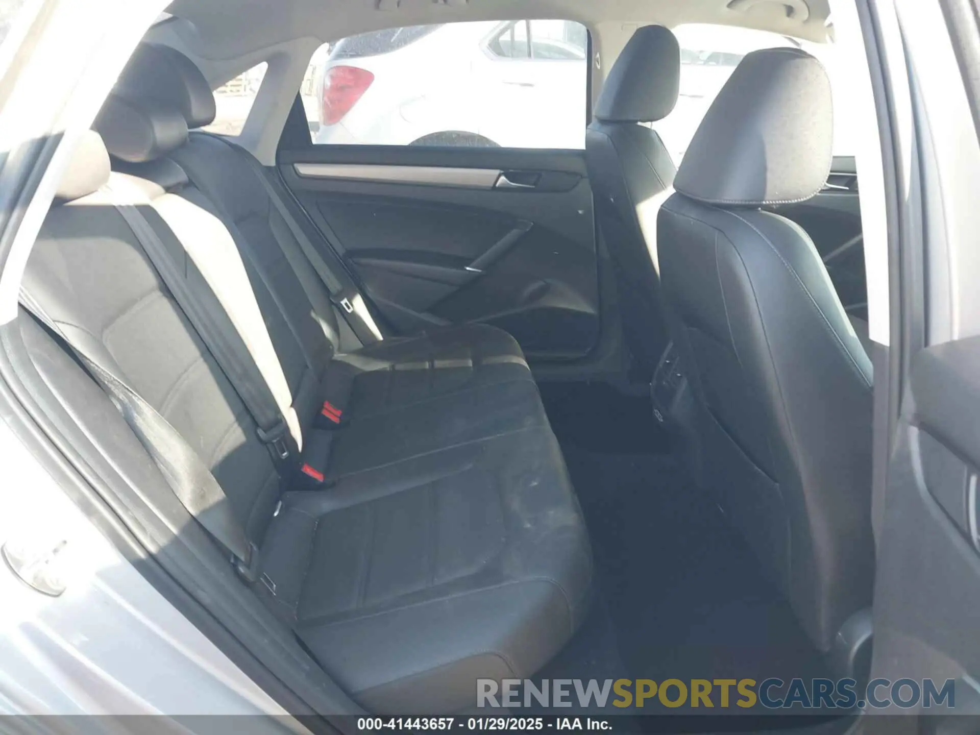 8 fotografías del automóvil dañado 1VWSA7A30MC014523 VOLKSWAGEN PASSAT 2021