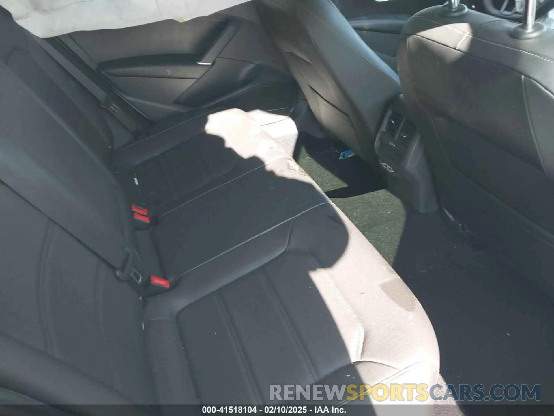 8 fotografías del automóvil dañado 1VWSA7A30MC017762 VOLKSWAGEN PASSAT 2021