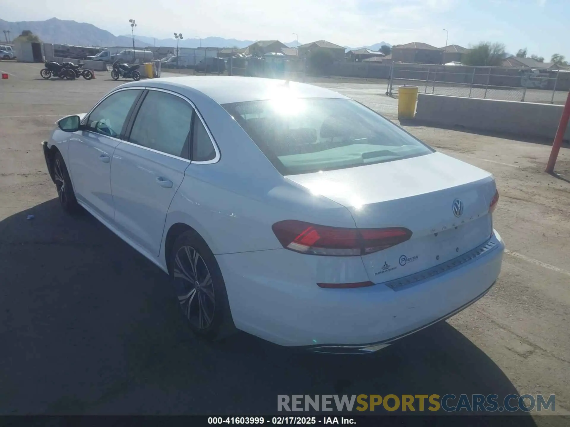 3 fotografías del automóvil dañado 1VWSA7A32MC001319 VOLKSWAGEN PASSAT 2021