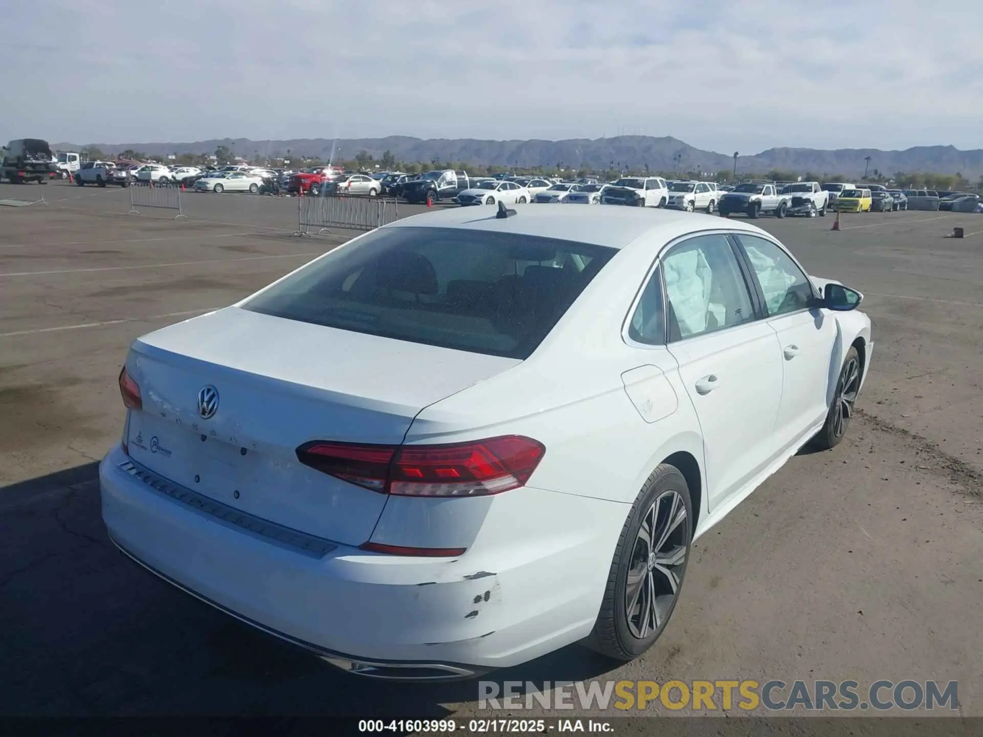 4 fotografías del automóvil dañado 1VWSA7A32MC001319 VOLKSWAGEN PASSAT 2021
