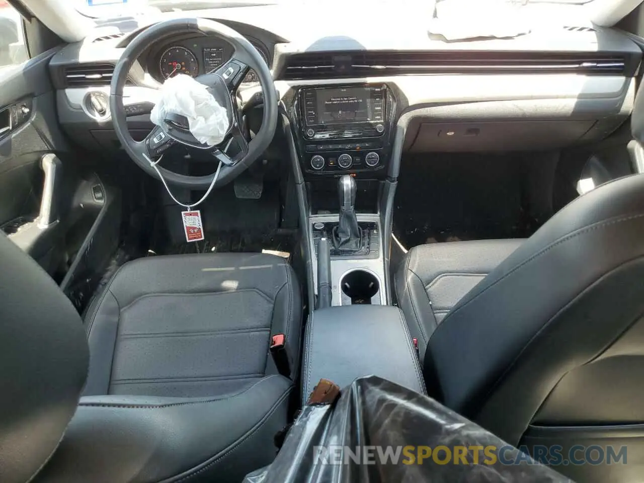 8 fotografías del automóvil dañado 1VWSA7A32MC002020 VOLKSWAGEN PASSAT 2021