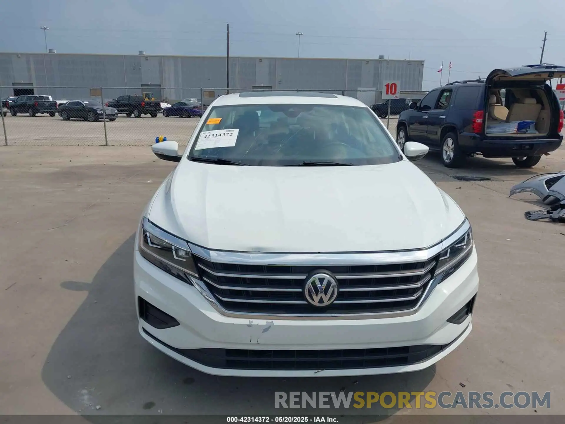 12 fotografías del automóvil dañado 1VWSA7A32MC014376 VOLKSWAGEN PASSAT 2021