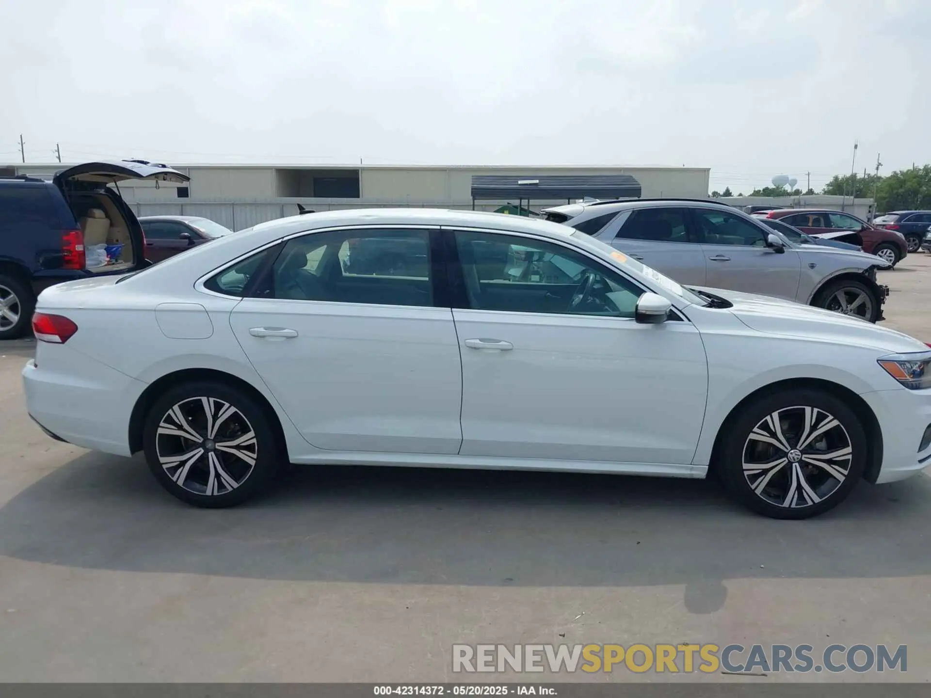 13 fotografías del automóvil dañado 1VWSA7A32MC014376 VOLKSWAGEN PASSAT 2021