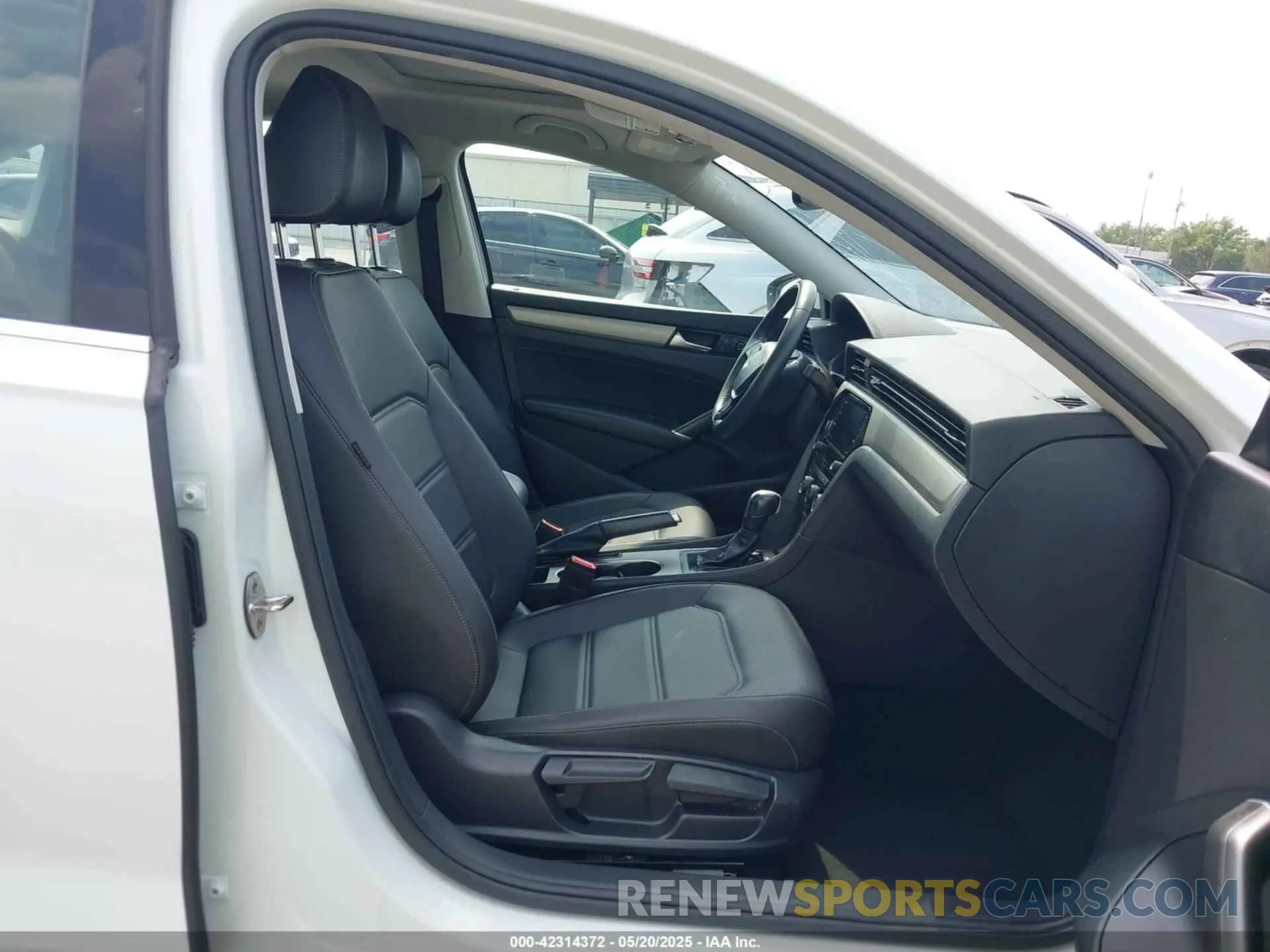5 fotografías del automóvil dañado 1VWSA7A32MC014376 VOLKSWAGEN PASSAT 2021