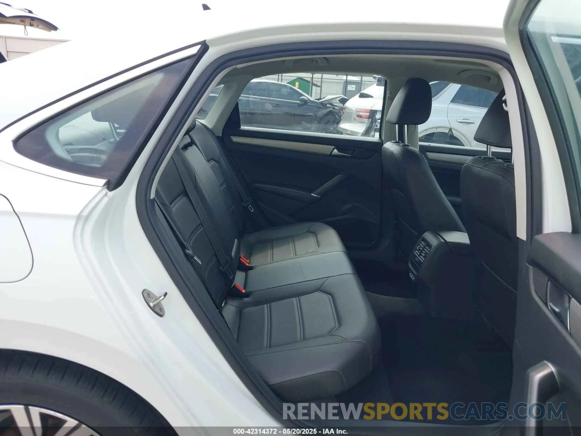 8 fotografías del automóvil dañado 1VWSA7A32MC014376 VOLKSWAGEN PASSAT 2021