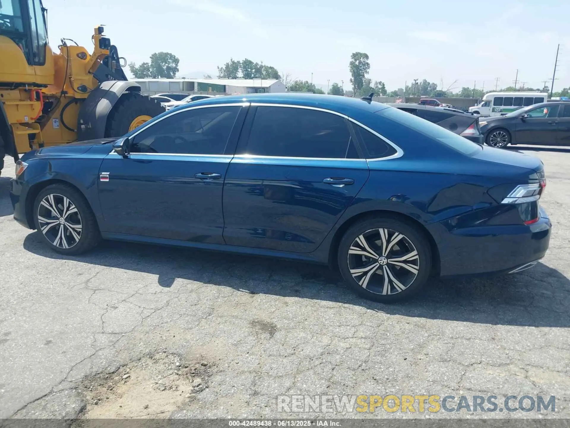 14 fotografías del automóvil dañado 1VWSA7A33MC007887 VOLKSWAGEN PASSAT 2021
