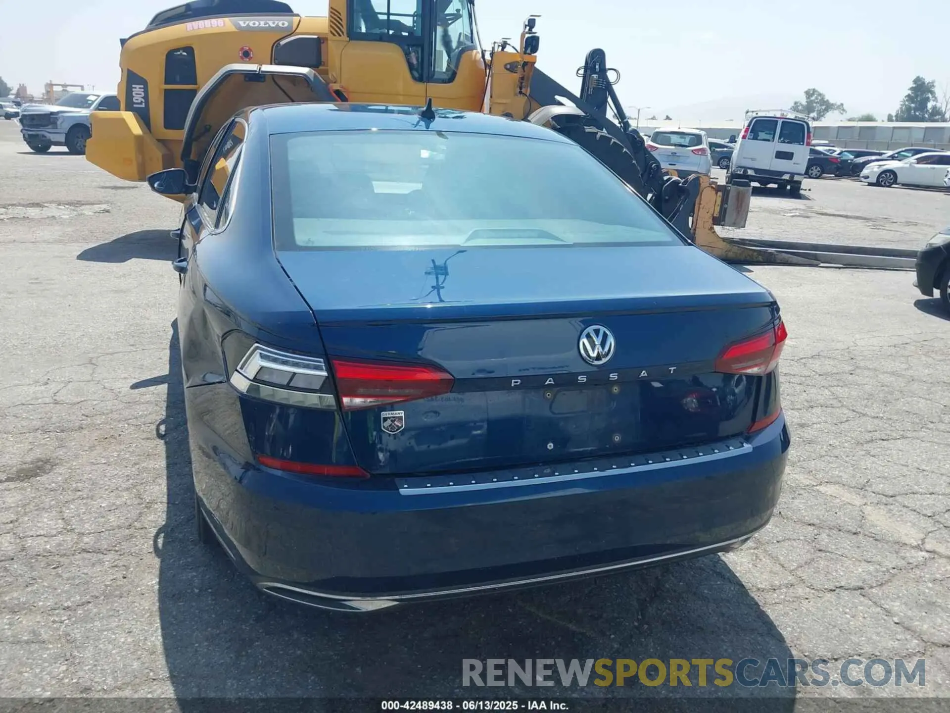 16 fotografías del automóvil dañado 1VWSA7A33MC007887 VOLKSWAGEN PASSAT 2021