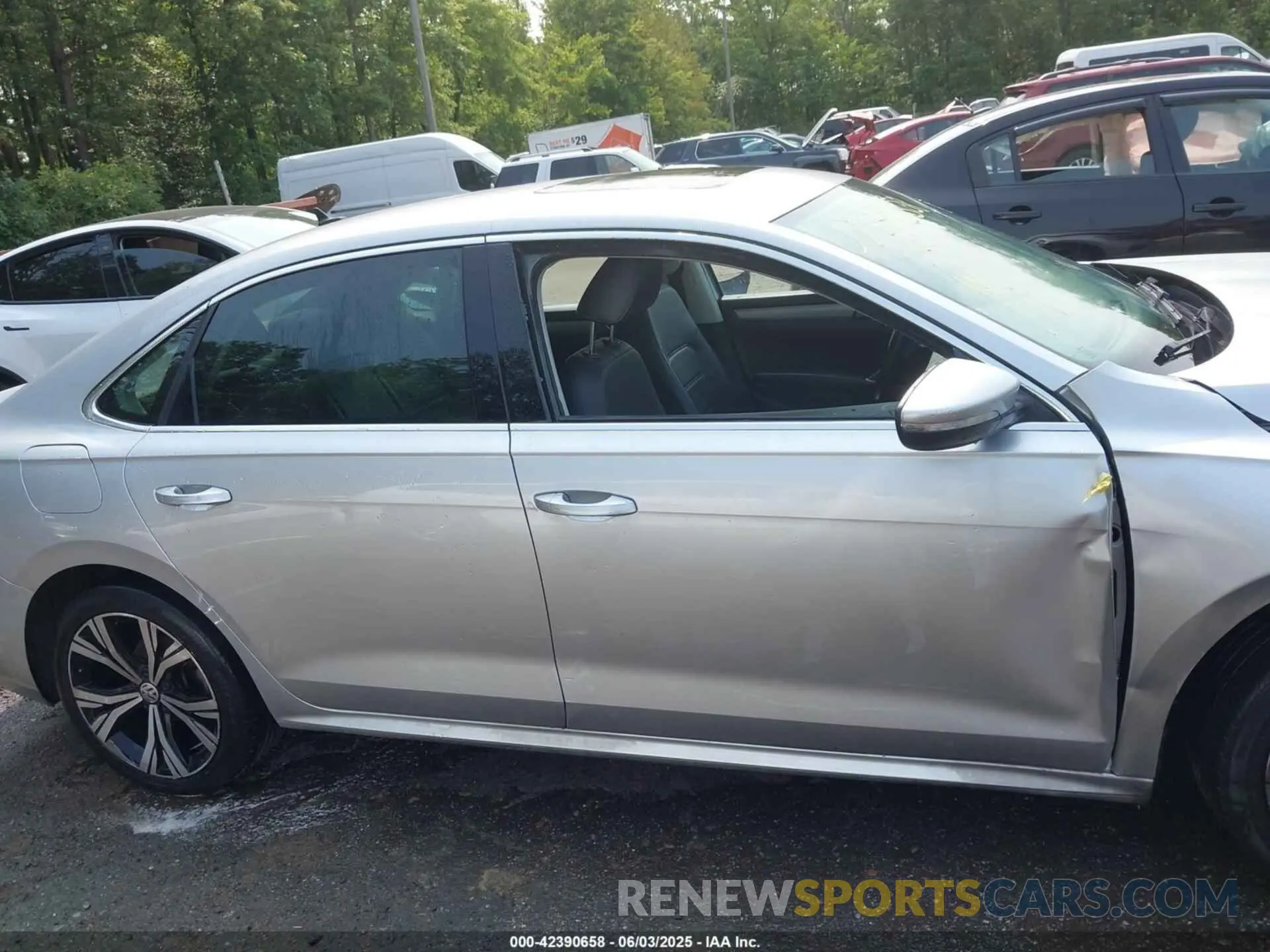 14 fotografías del automóvil dañado 1VWSA7A34MC000320 VOLKSWAGEN PASSAT 2021