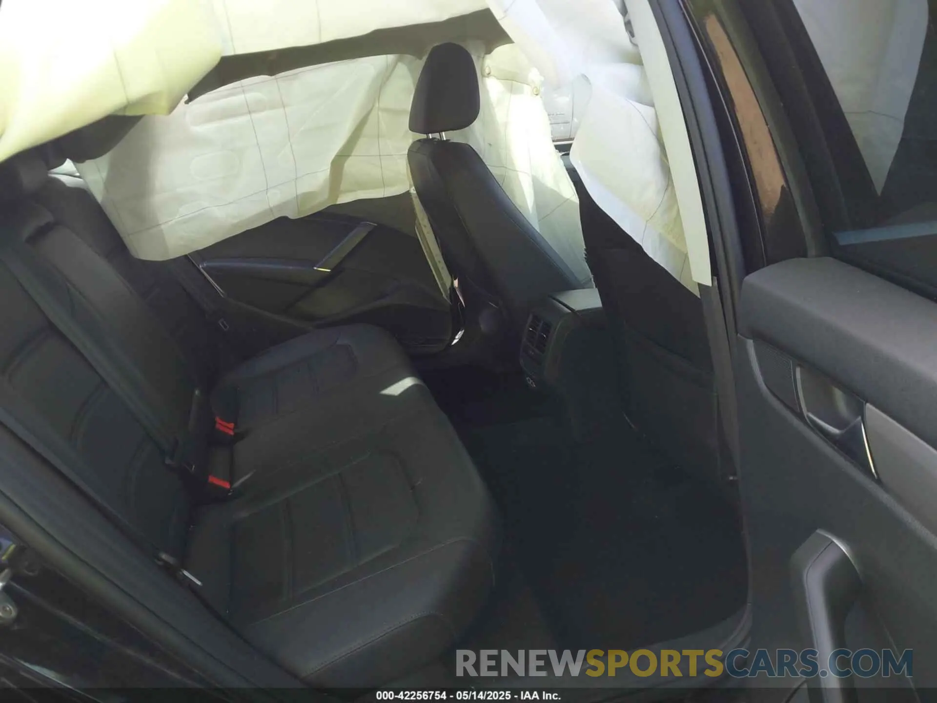 8 fotografías del automóvil dañado 1VWSA7A34MC005338 VOLKSWAGEN PASSAT 2021