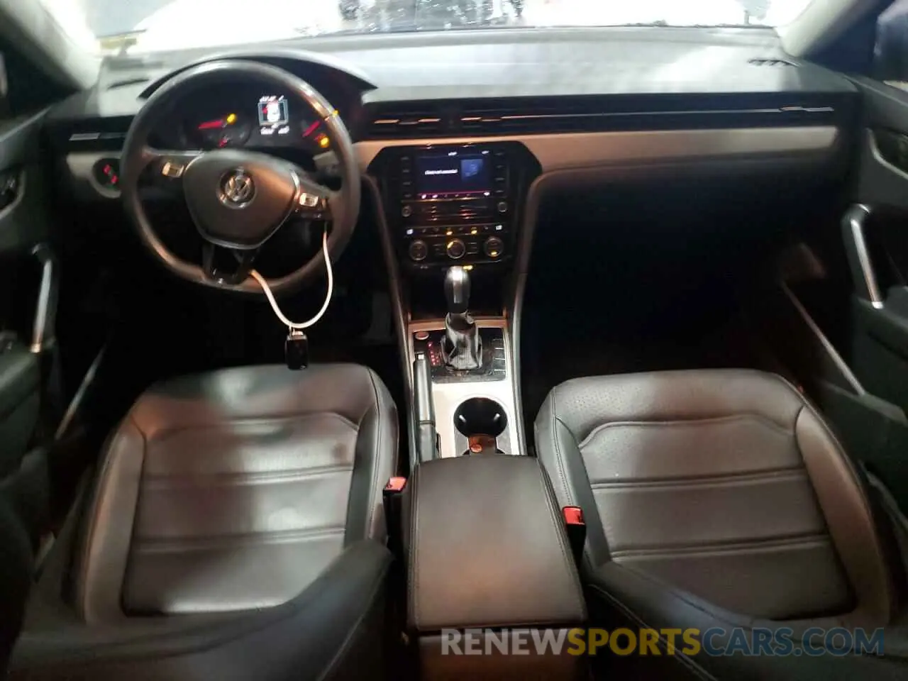8 fotografías del automóvil dañado 1VWSA7A34MC010023 VOLKSWAGEN PASSAT 2021