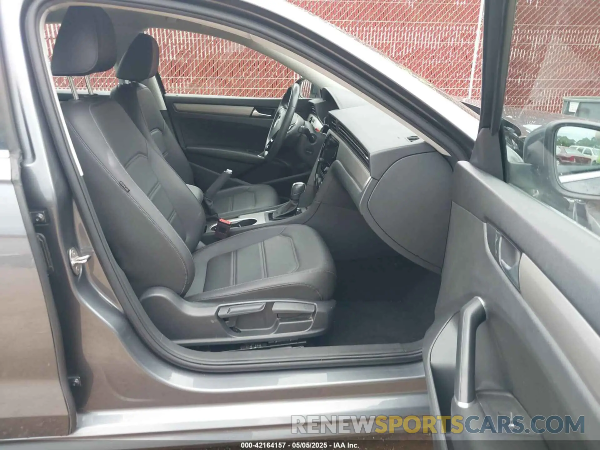5 fotografías del automóvil dañado 1VWSA7A34MC019045 VOLKSWAGEN PASSAT 2021