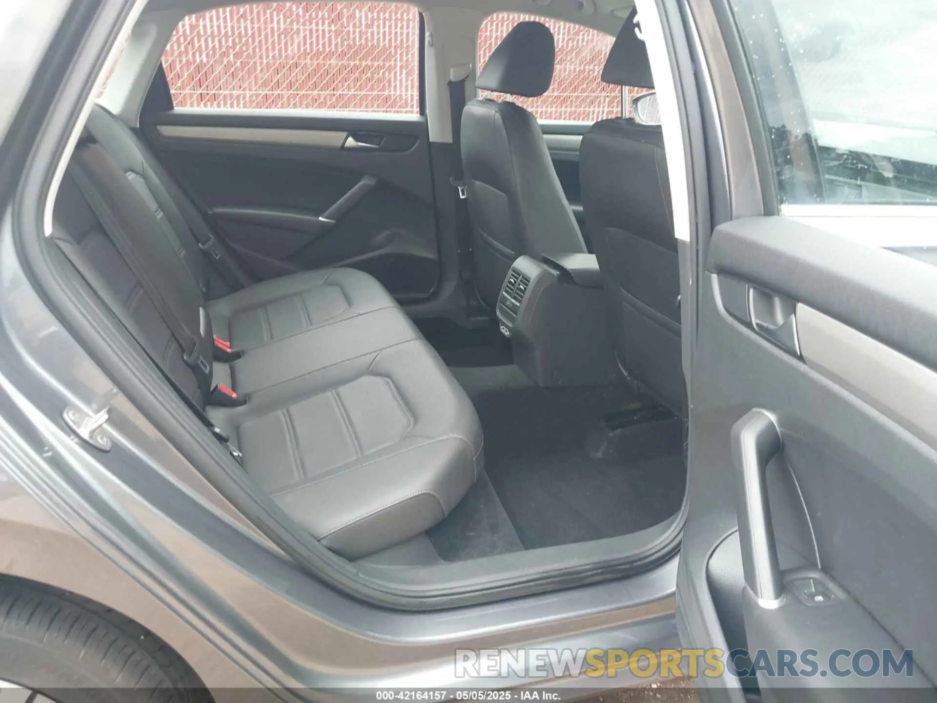 8 fotografías del automóvil dañado 1VWSA7A34MC019045 VOLKSWAGEN PASSAT 2021