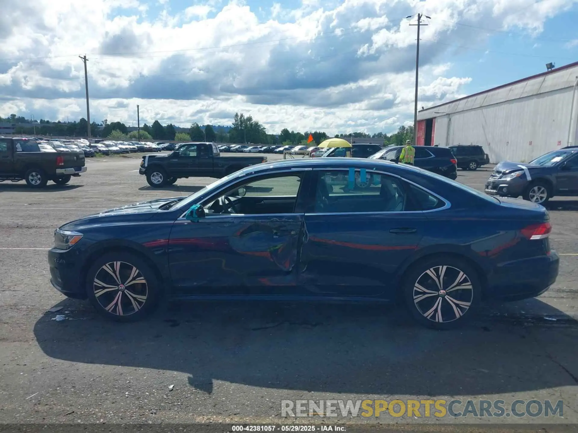 14 fotografías del automóvil dañado 1VWSA7A35MC002982 VOLKSWAGEN PASSAT 2021