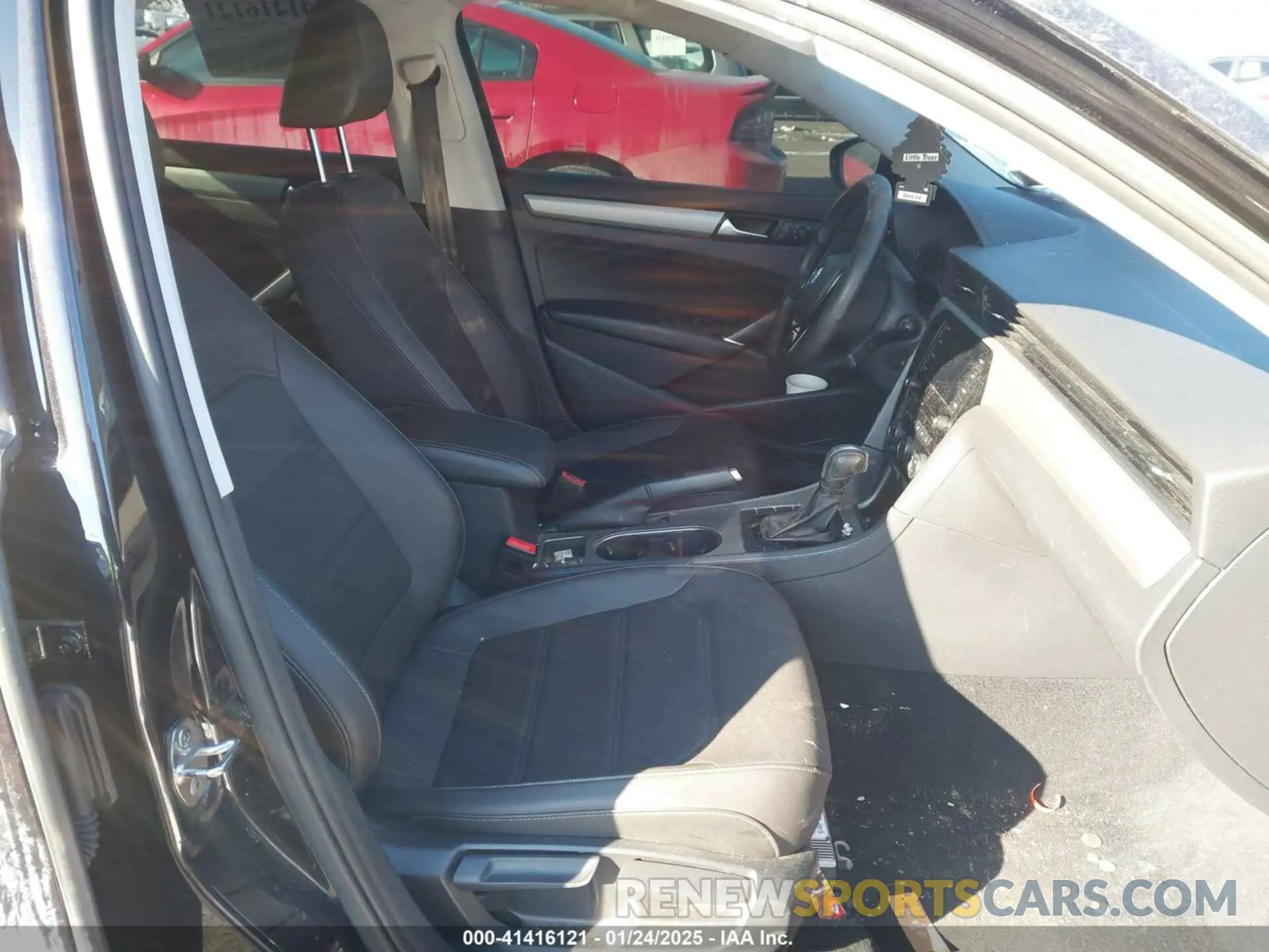 5 fotografías del automóvil dañado 1VWSA7A35MC012802 VOLKSWAGEN PASSAT 2021