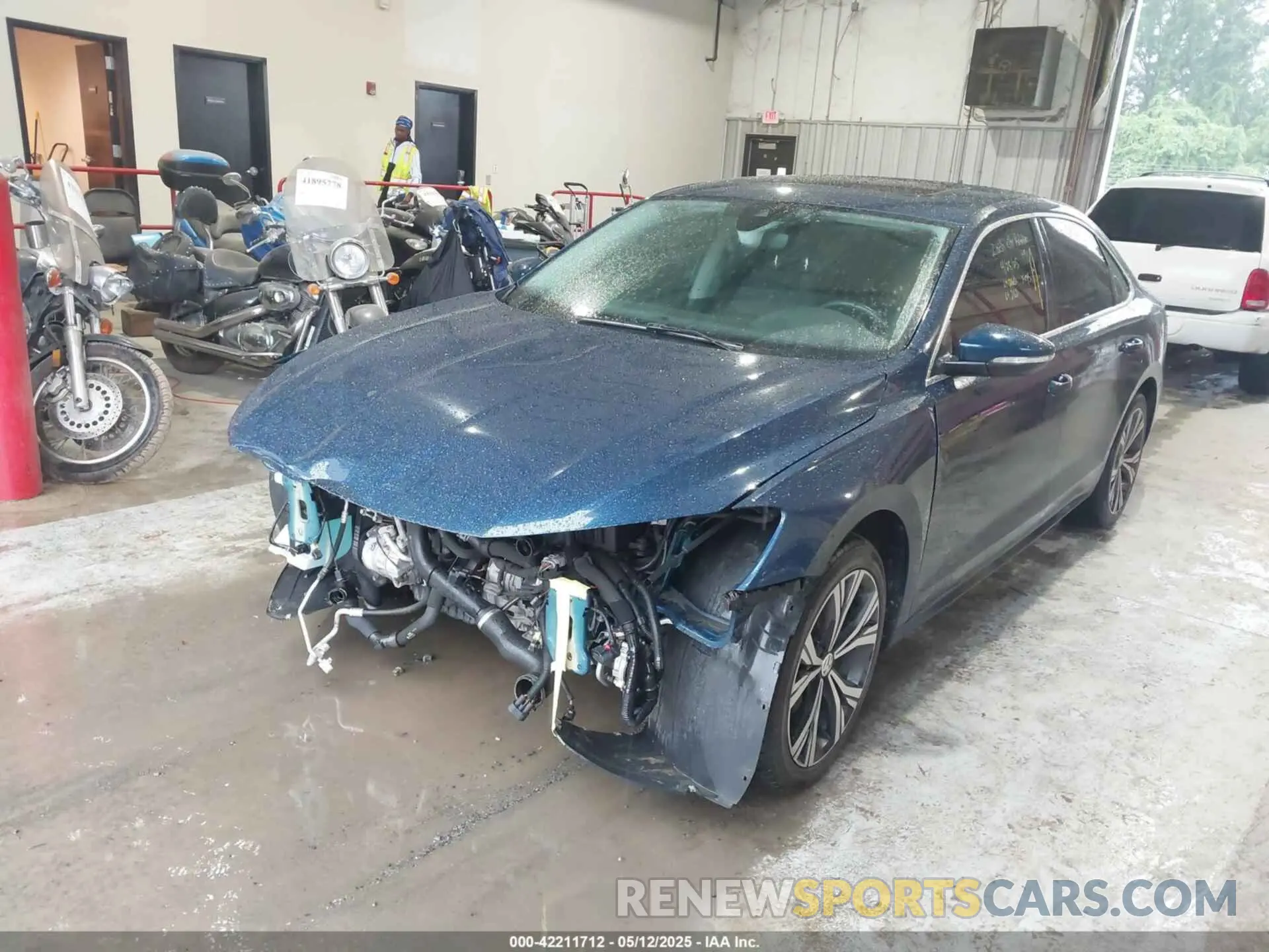 2 fotografías del automóvil dañado 1VWSA7A37MC014969 VOLKSWAGEN PASSAT 2021