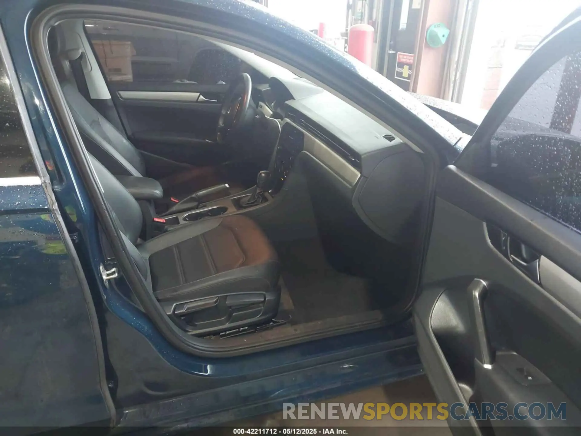 5 fotografías del automóvil dañado 1VWSA7A37MC014969 VOLKSWAGEN PASSAT 2021