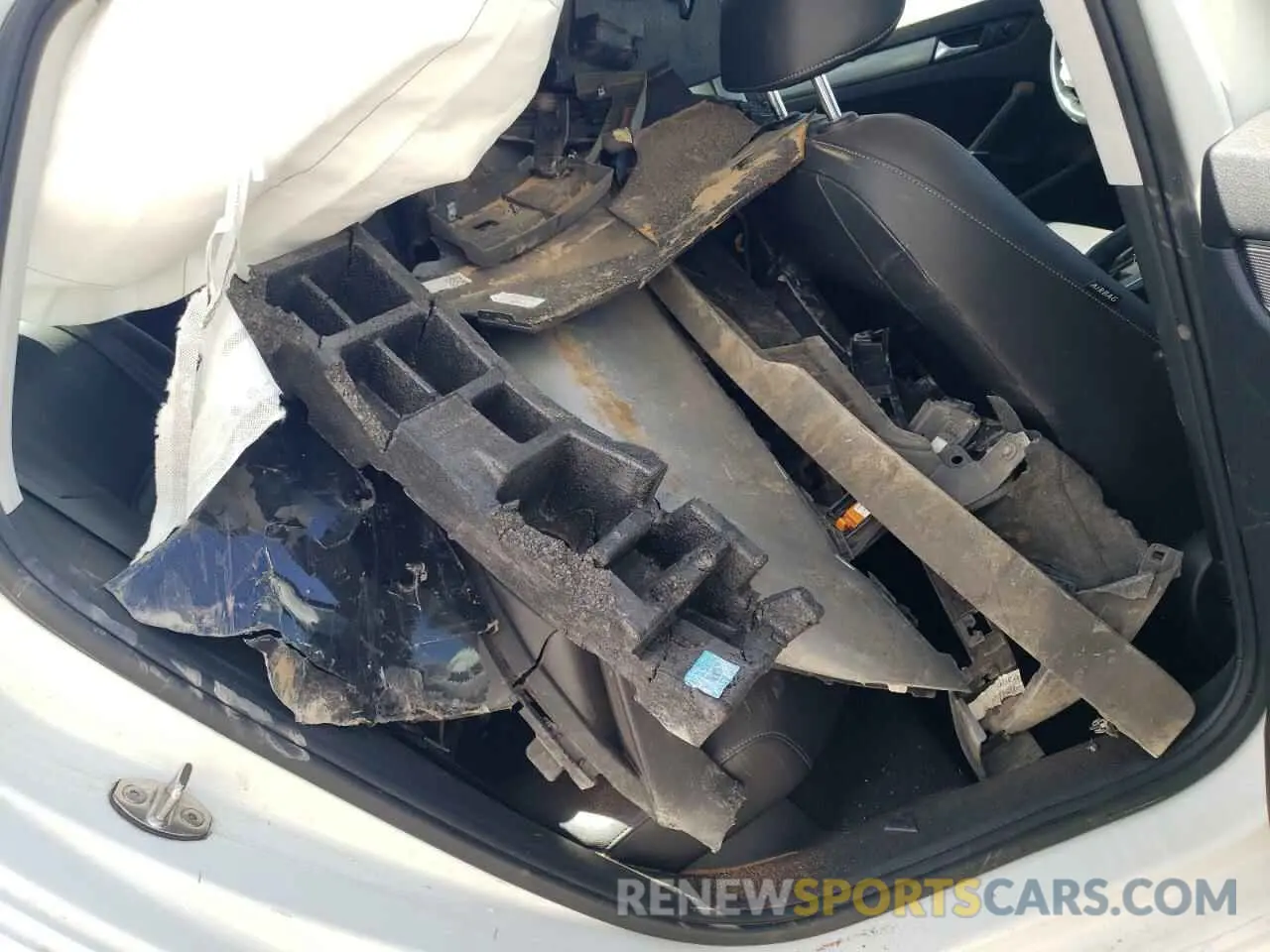 12 fotografías del automóvil dañado 1VWSA7A38MC000692 VOLKSWAGEN PASSAT 2021