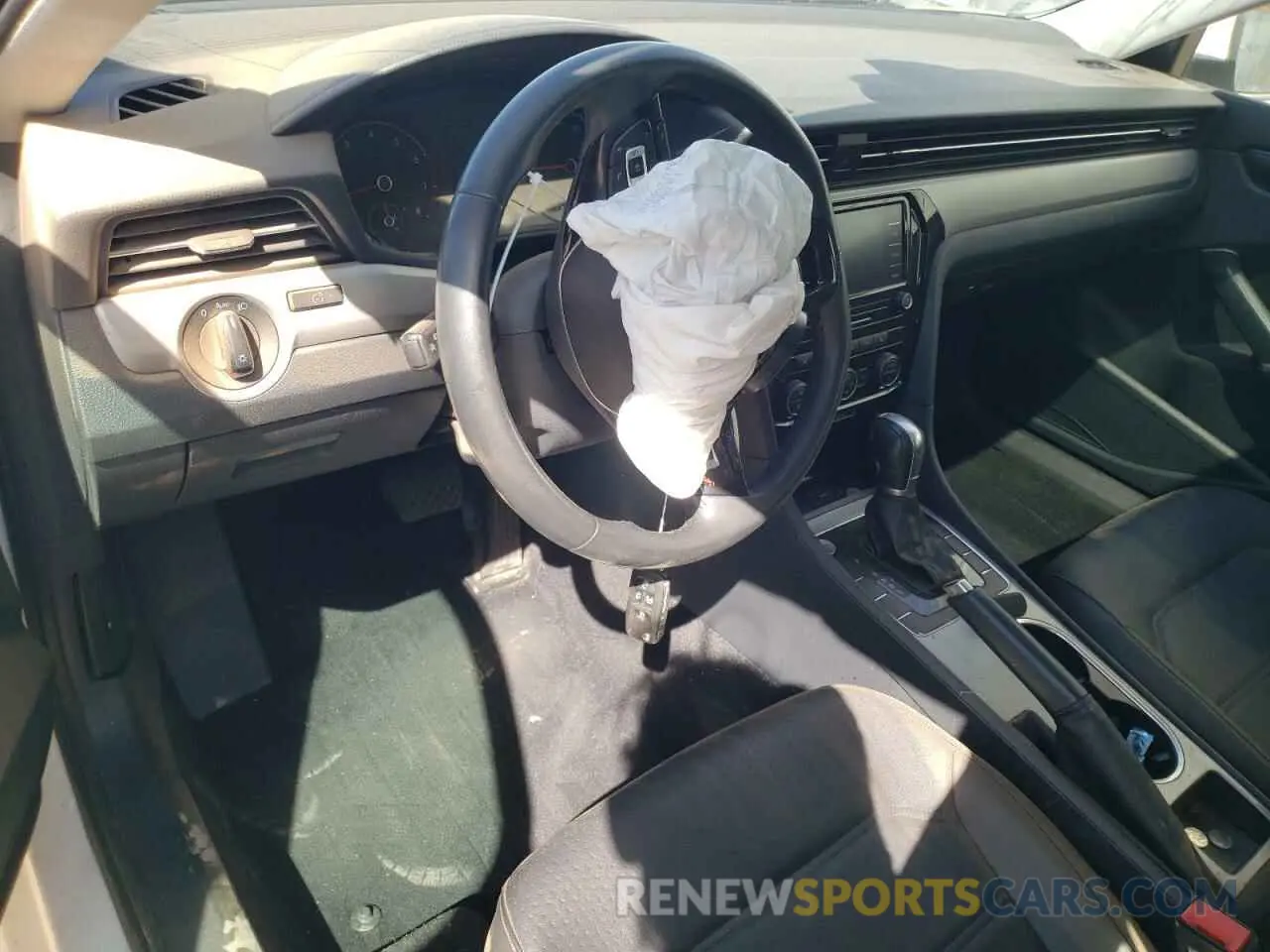 8 fotografías del automóvil dañado 1VWSA7A38MC000692 VOLKSWAGEN PASSAT 2021