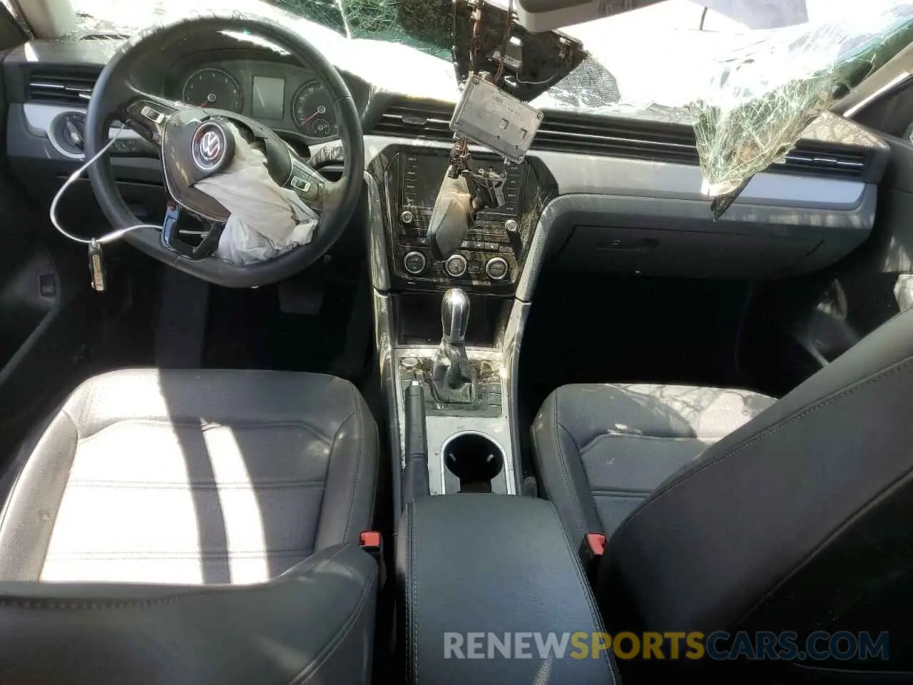 8 fotografías del automóvil dañado 1VWSA7A38MC001941 VOLKSWAGEN PASSAT 2021
