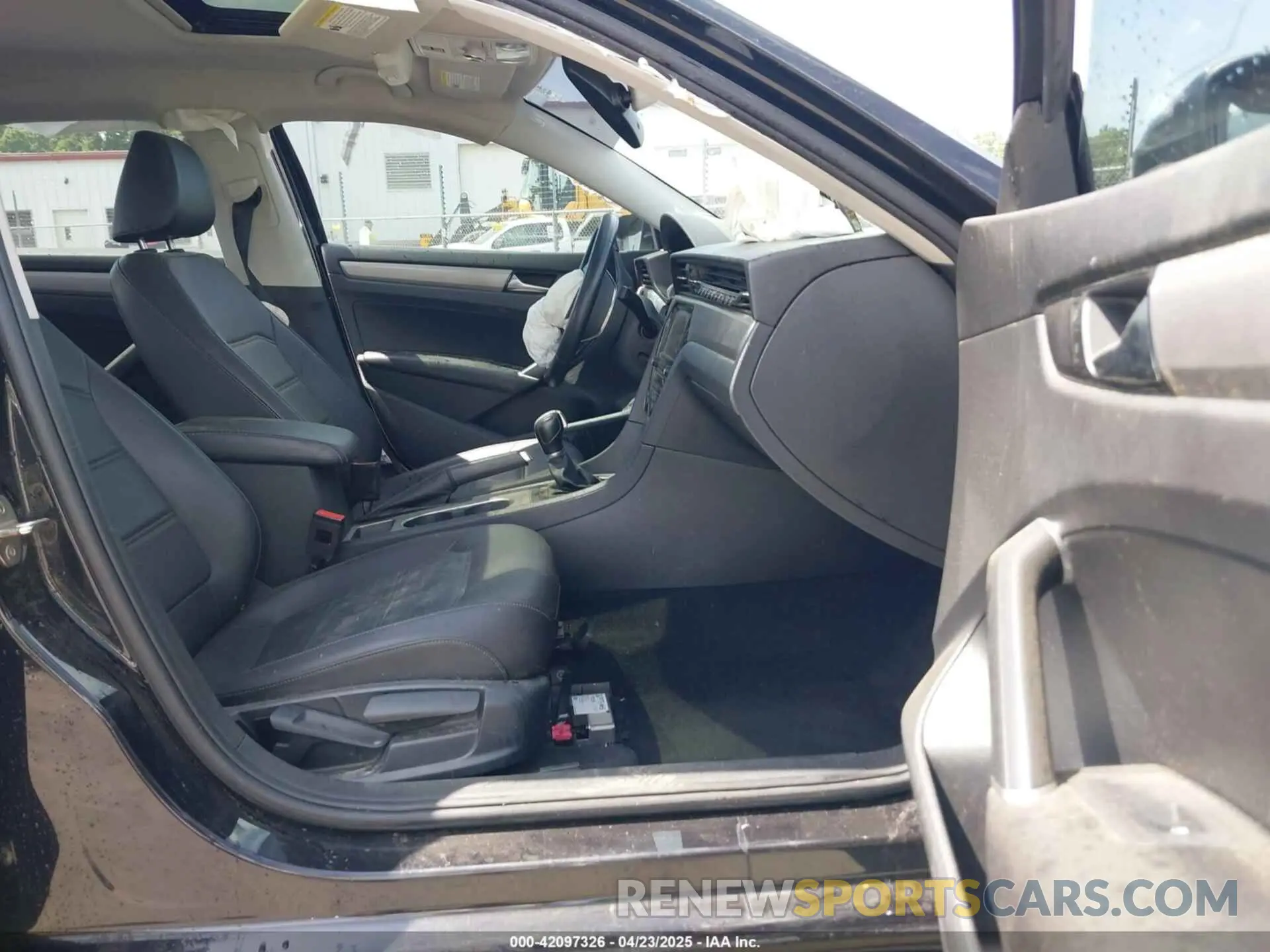 5 fotografías del automóvil dañado 1VWSA7A39MC002421 VOLKSWAGEN PASSAT 2021