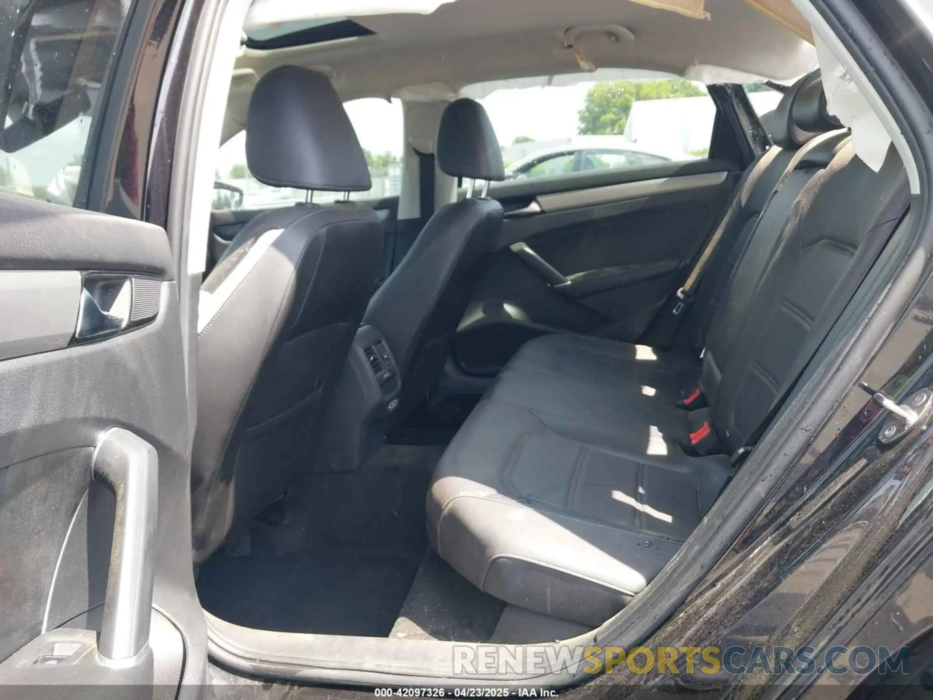 8 fotografías del automóvil dañado 1VWSA7A39MC002421 VOLKSWAGEN PASSAT 2021