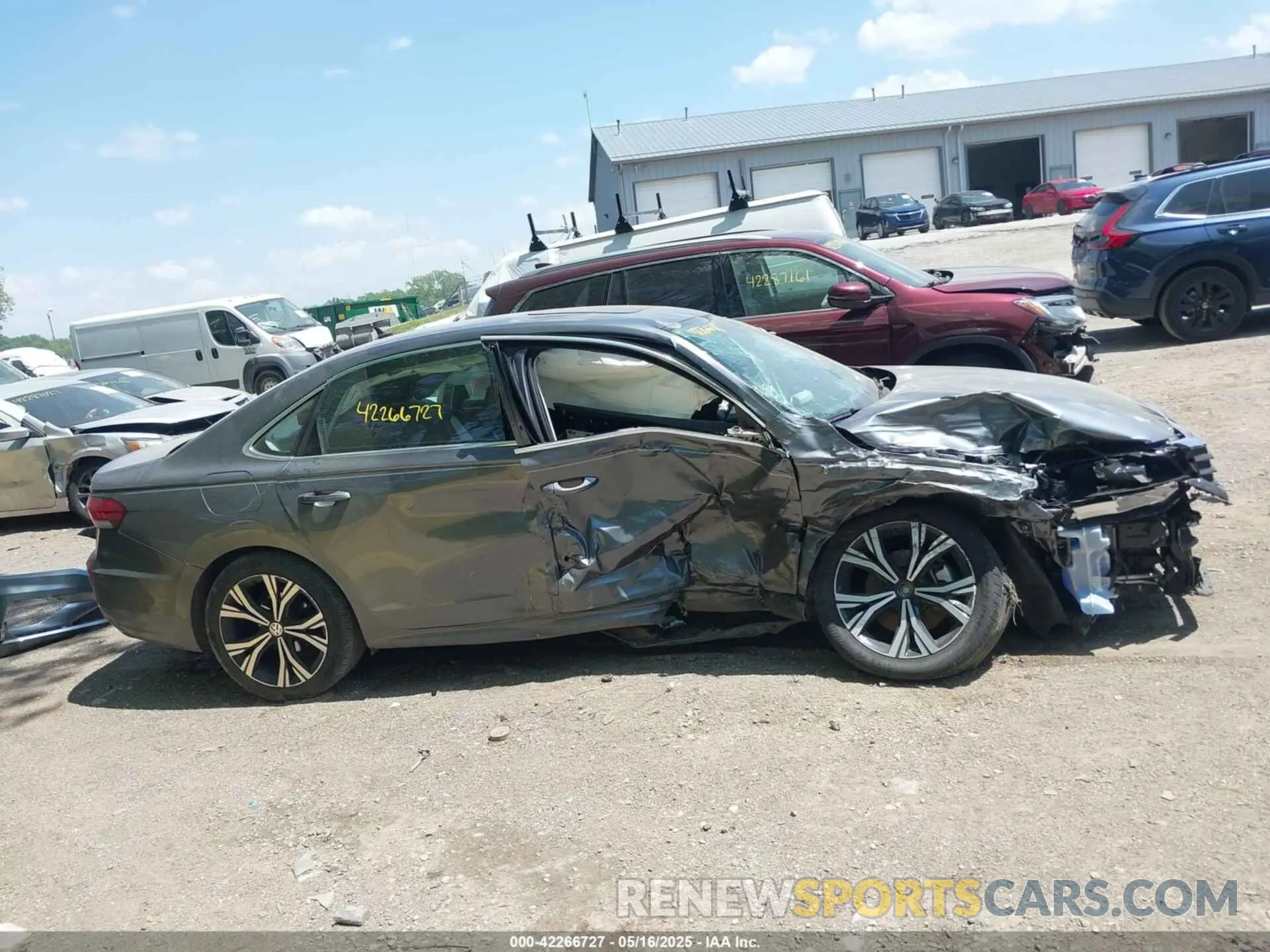 14 fotografías del automóvil dañado 1VWSA7A3XMC007790 VOLKSWAGEN PASSAT 2021