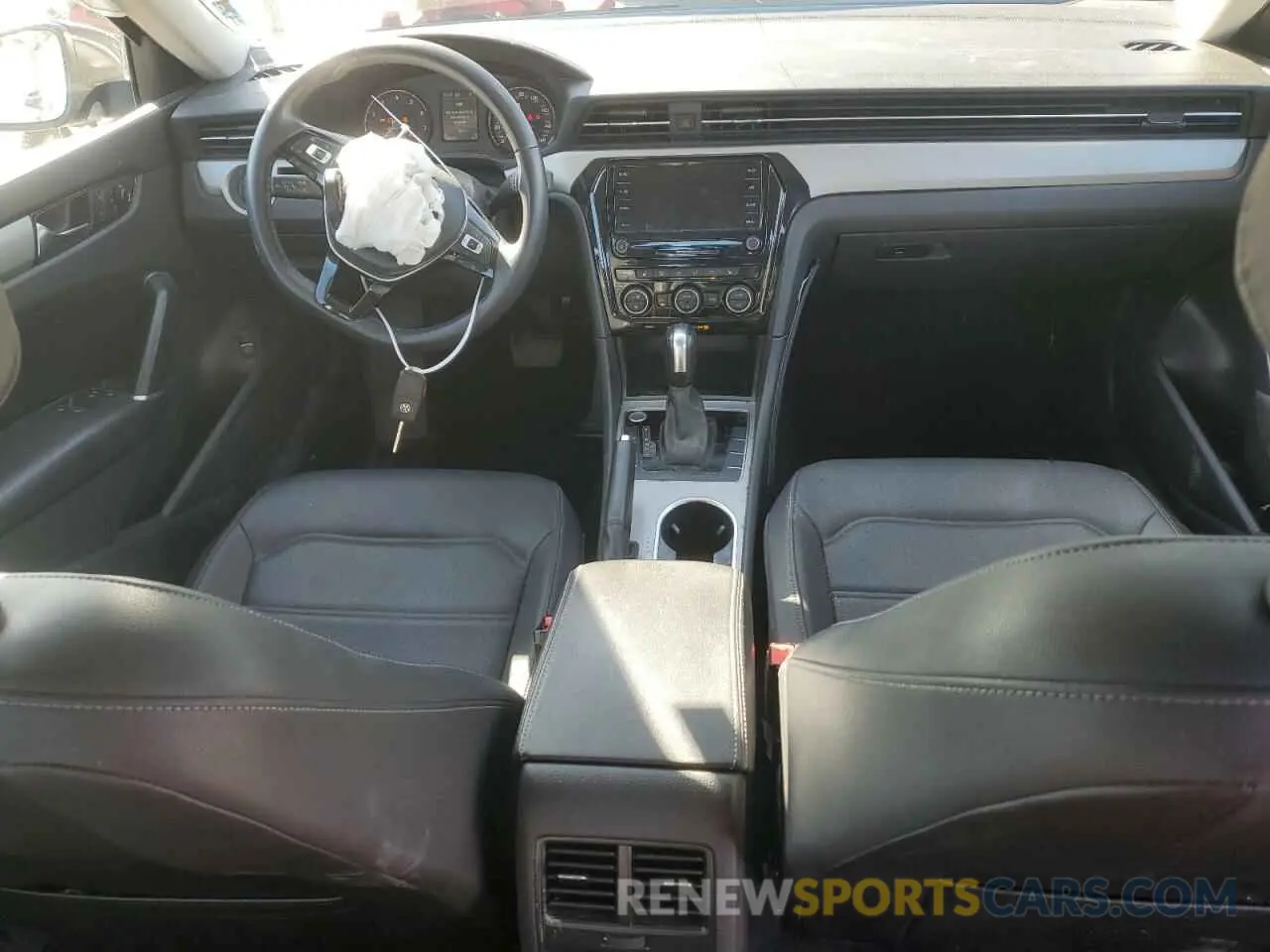 8 fotografías del automóvil dañado 1VWSA7A31NC008473 VOLKSWAGEN PASSAT 2022