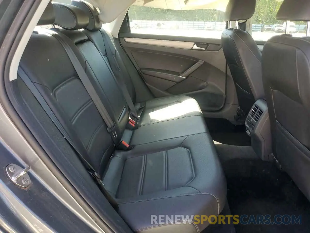 10 fotografías del automóvil dañado 1VWSA7A32NC007218 VOLKSWAGEN PASSAT 2022