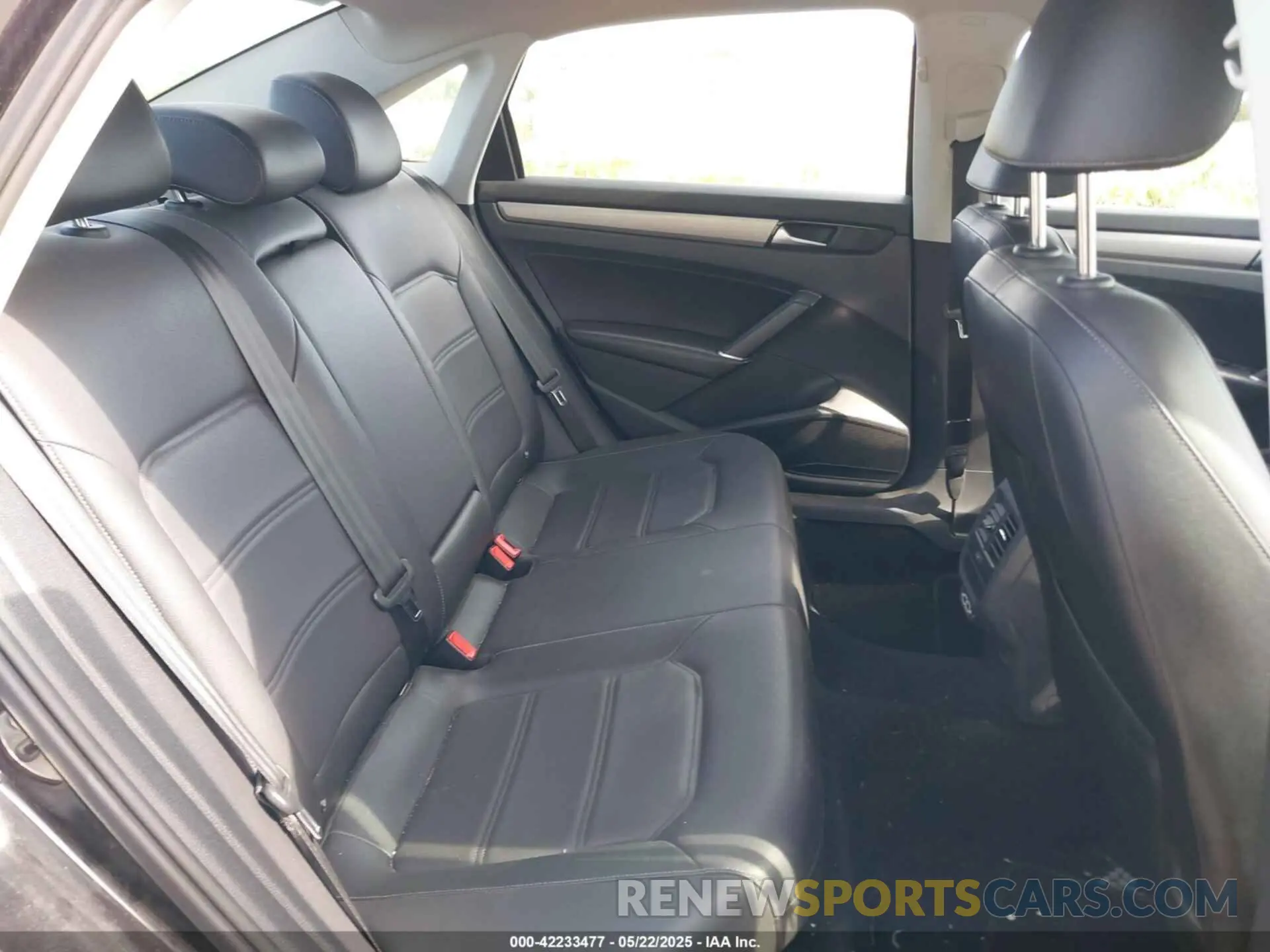 8 fotografías del automóvil dañado 1VWSA7A34NC002411 VOLKSWAGEN PASSAT 2022