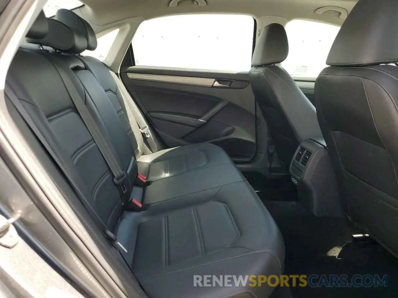 10 fotografías del automóvil dañado 1VWSA7A34NC006958 VOLKSWAGEN PASSAT 2022