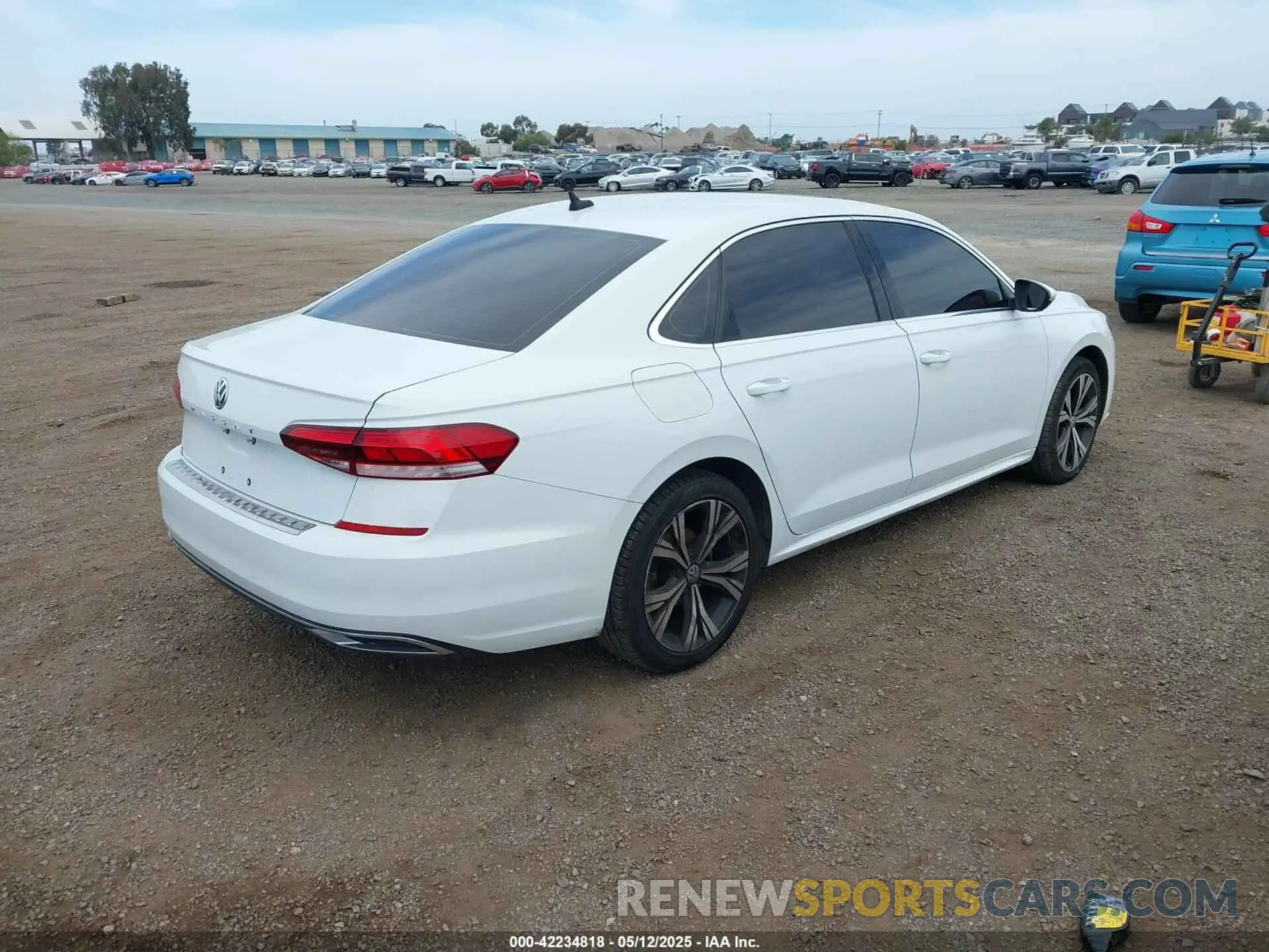 4 fotografías del automóvil dañado 1VWSA7A37NC005397 VOLKSWAGEN PASSAT 2022