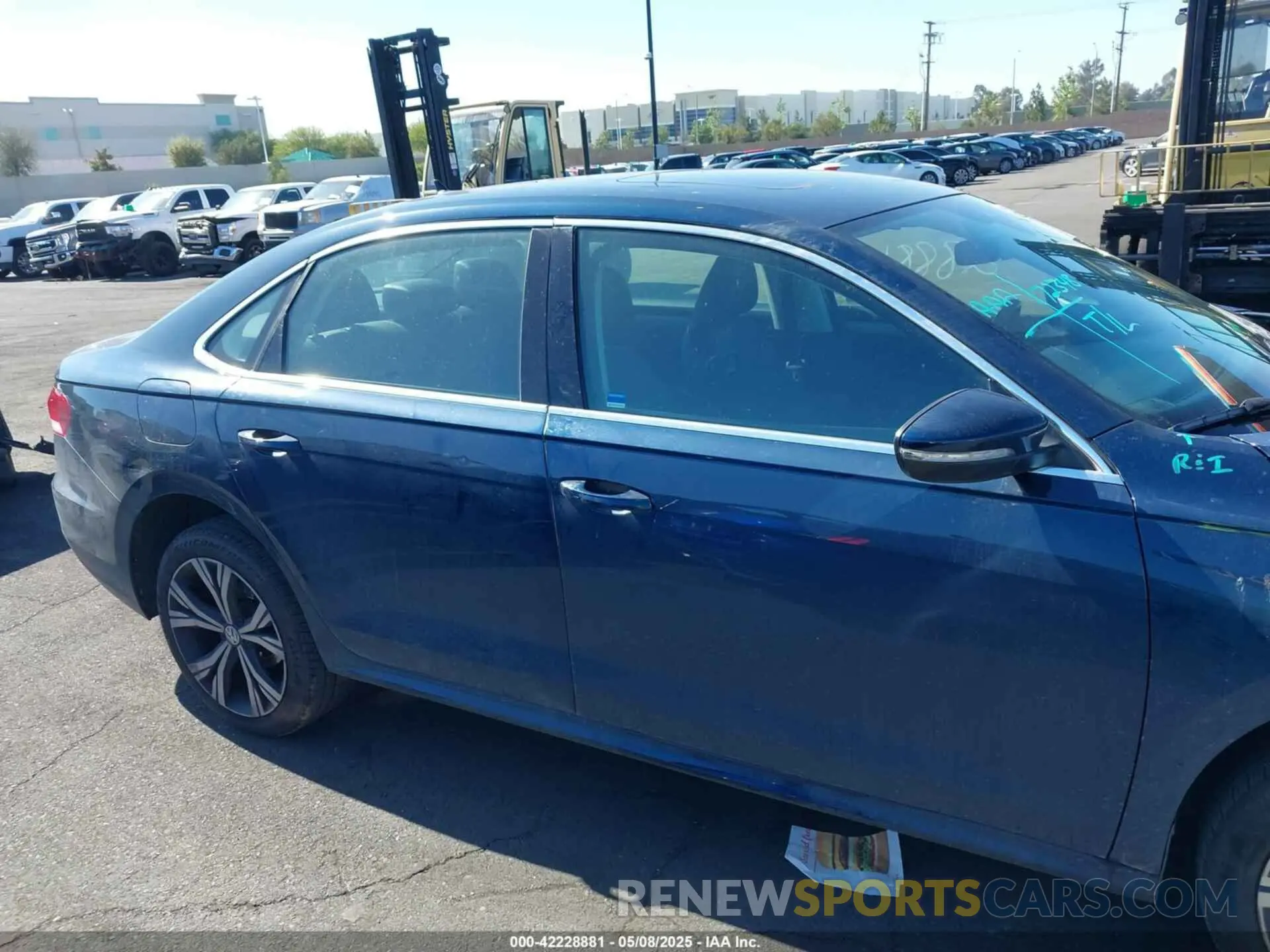 14 fotografías del automóvil dañado 1VWSA7A37NC007103 VOLKSWAGEN PASSAT 2022