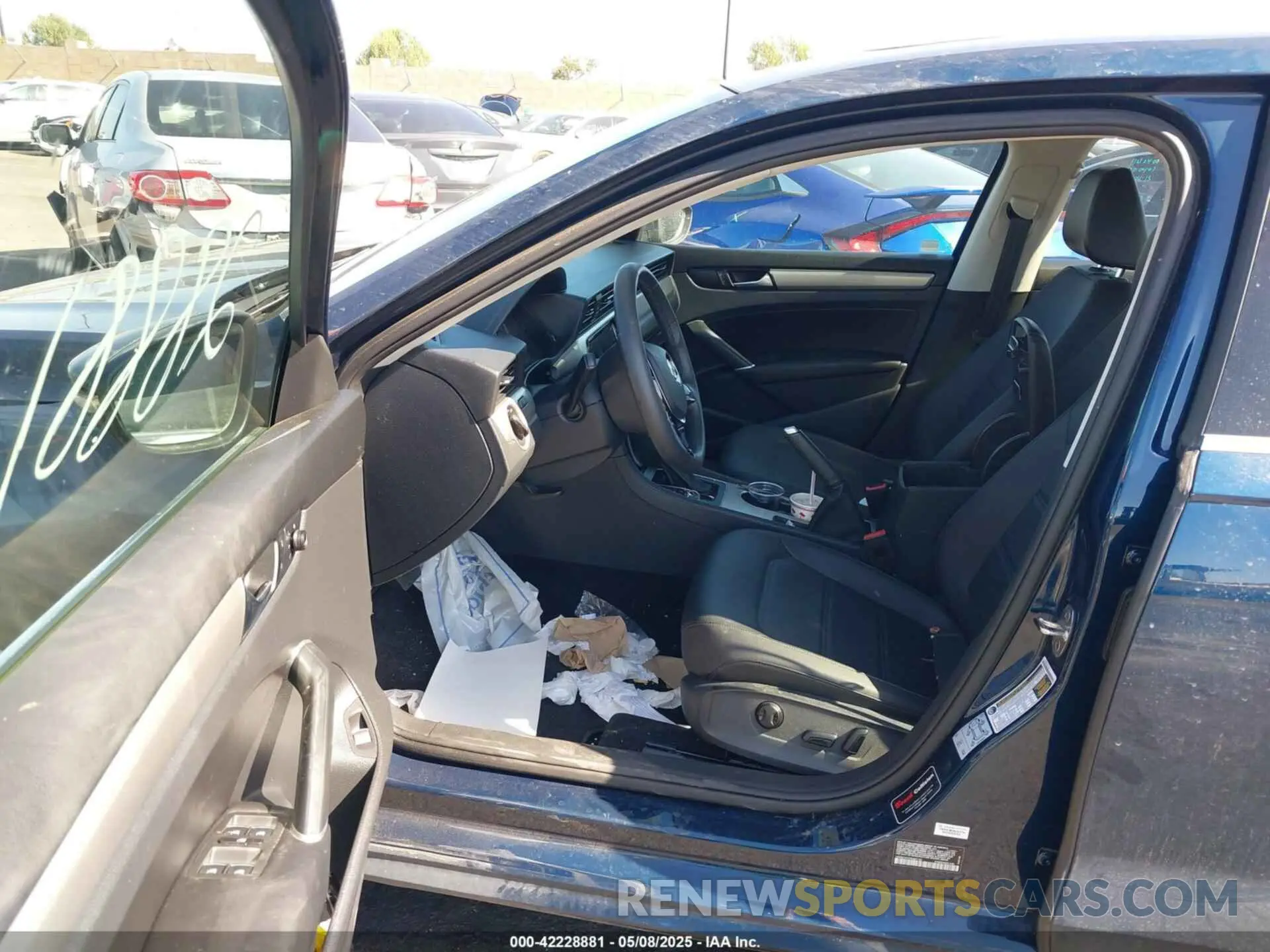 5 fotografías del automóvil dañado 1VWSA7A37NC007103 VOLKSWAGEN PASSAT 2022