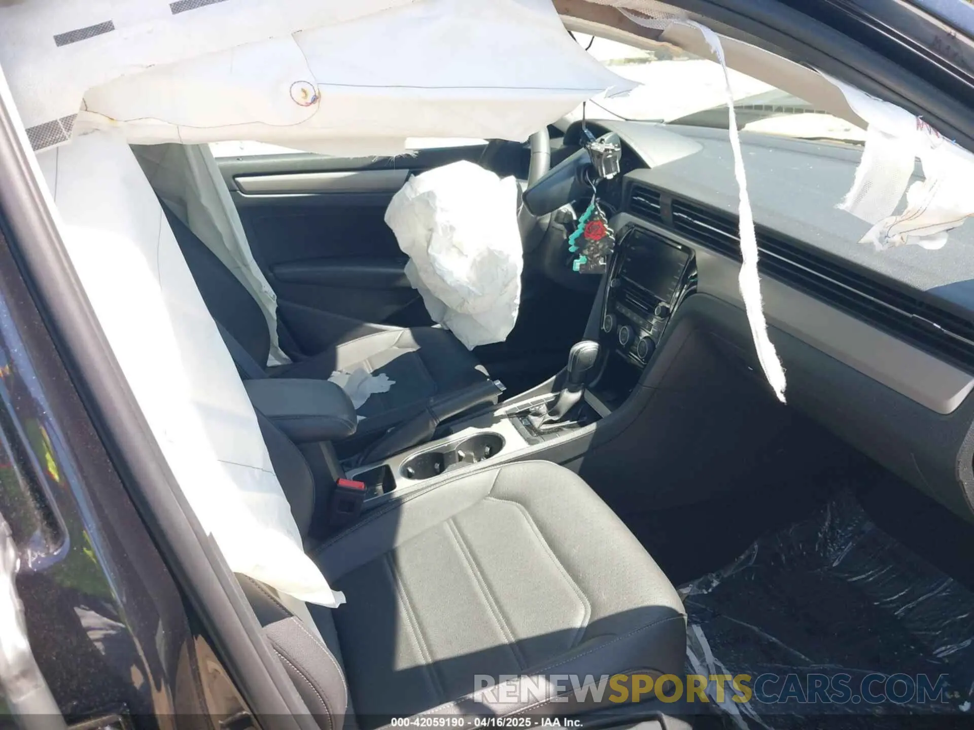 5 fotografías del automóvil dañado 1VWSA7A38NC001715 VOLKSWAGEN PASSAT 2022