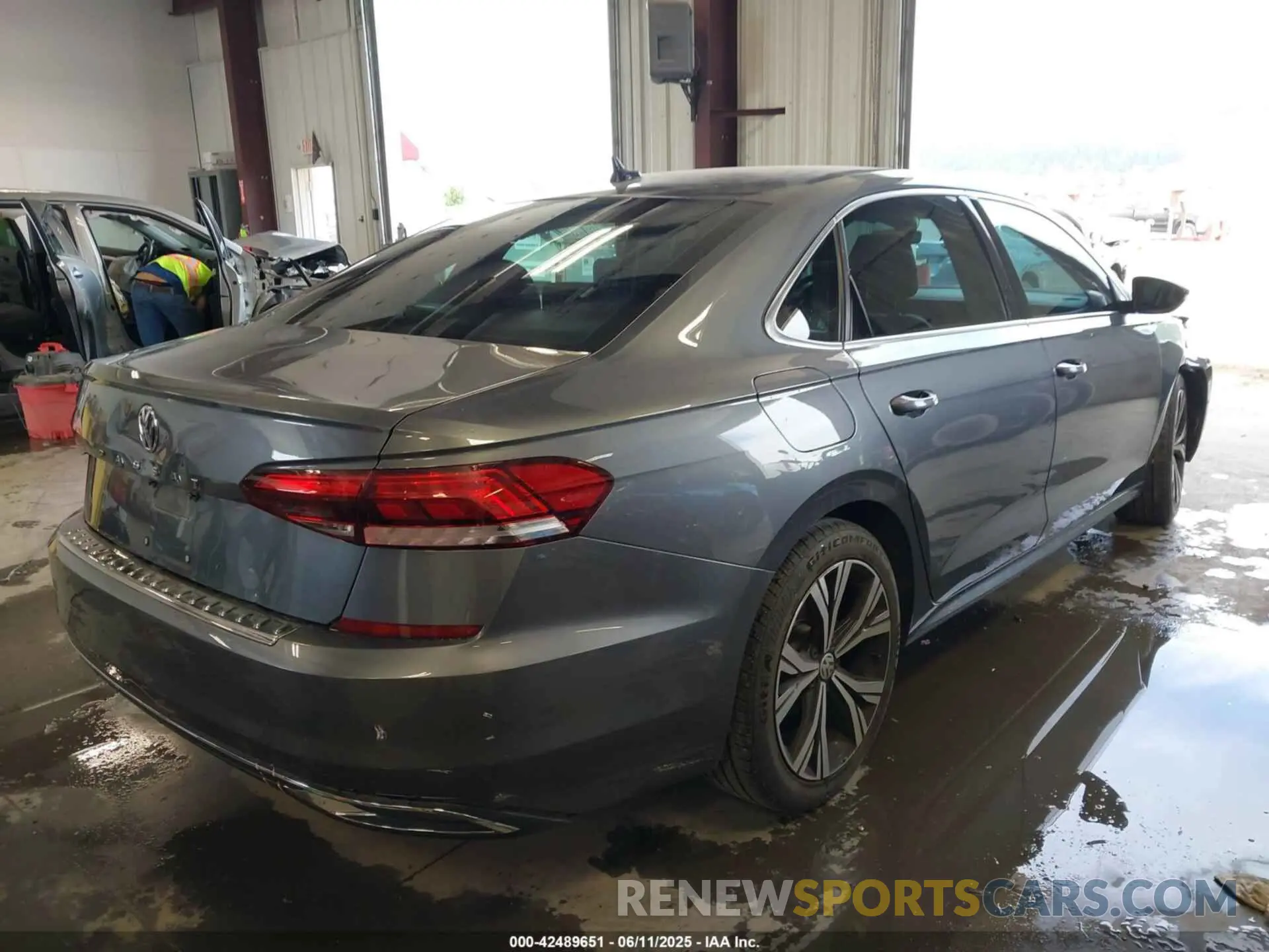 4 fotografías del automóvil dañado 1VWSA7A3XNC003854 VOLKSWAGEN PASSAT 2022