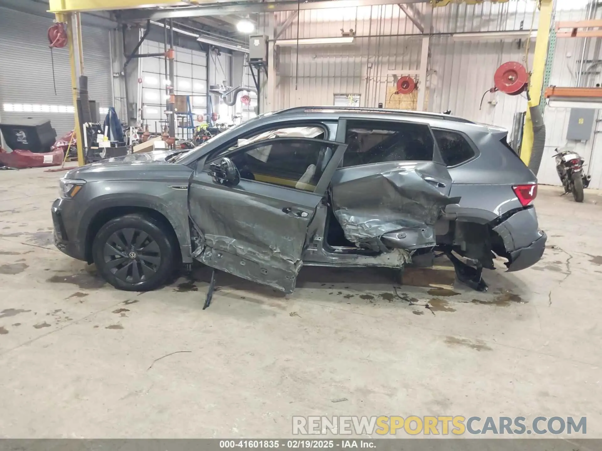 6 fotografías del automóvil dañado 3VVAX7B20NM051933 VOLKSWAGEN TAOS 2022