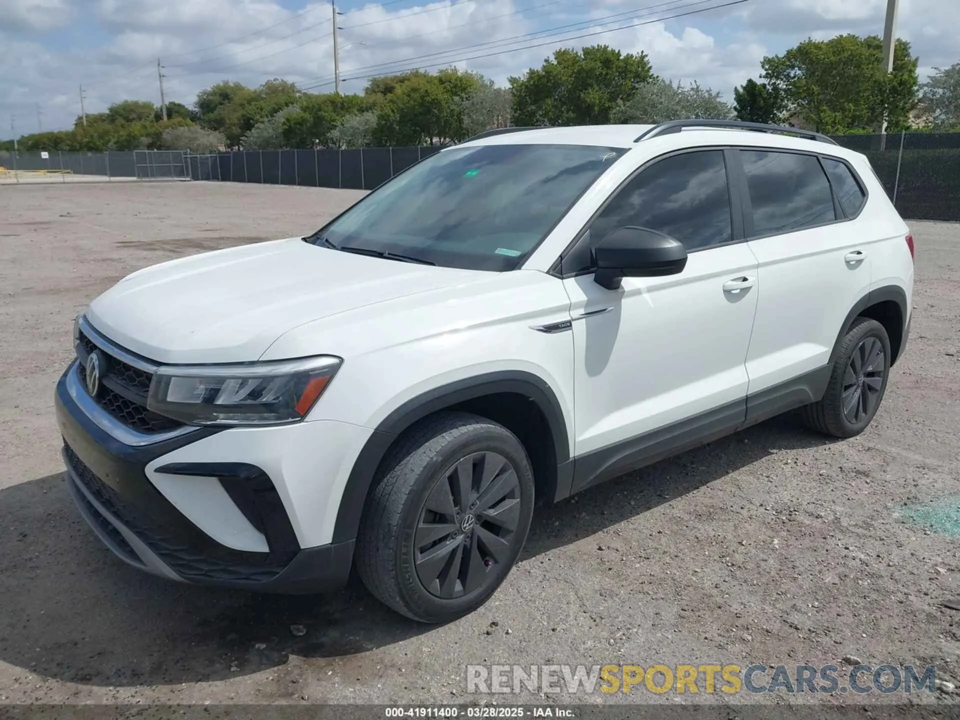 2 fotografías del automóvil dañado 3VVCX7B23NM000788 VOLKSWAGEN TAOS 2022