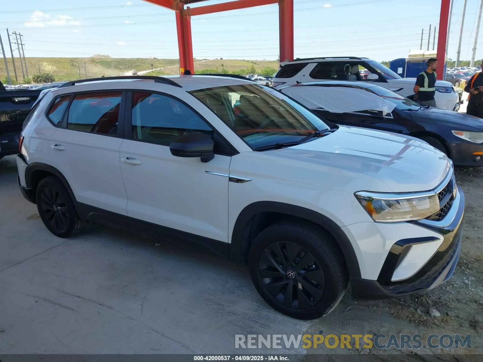 13 fotografías del automóvil dañado 3VVCX7B28NM097129 VOLKSWAGEN TAOS 2022