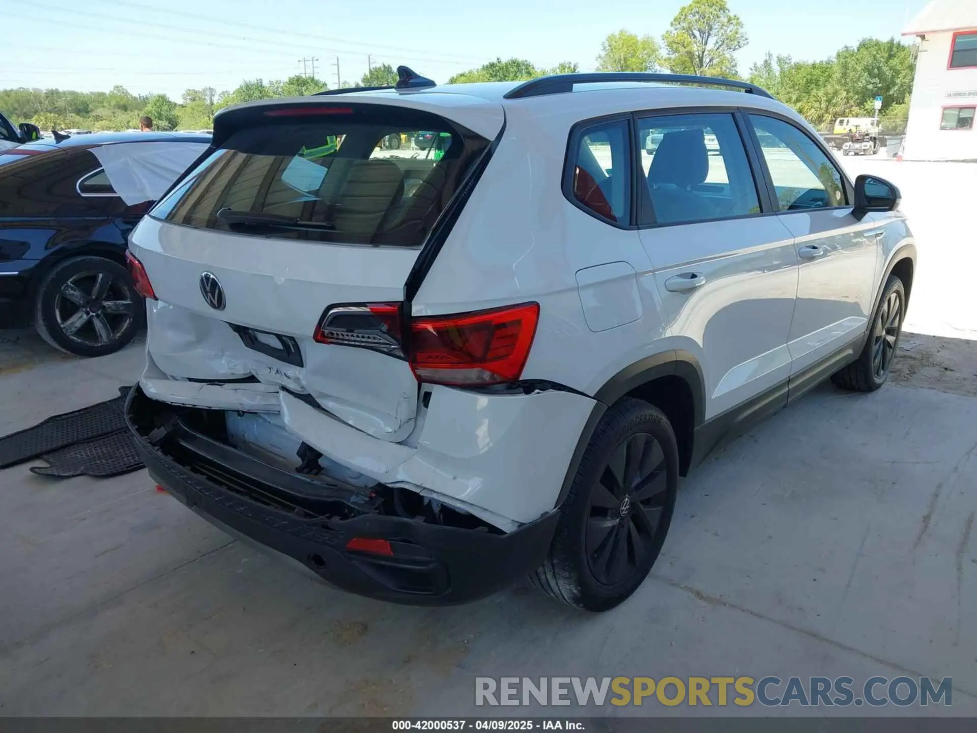 4 fotografías del automóvil dañado 3VVCX7B28NM097129 VOLKSWAGEN TAOS 2022