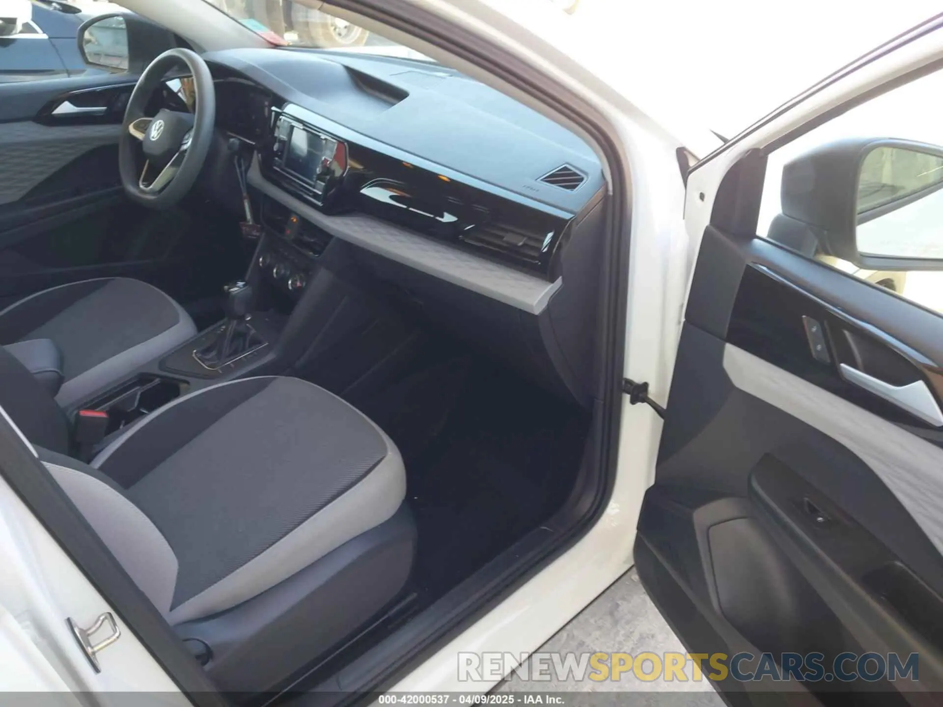 5 fotografías del automóvil dañado 3VVCX7B28NM097129 VOLKSWAGEN TAOS 2022